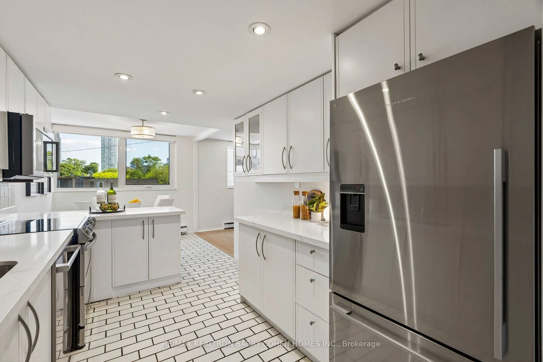 360 Bloor Street E #301