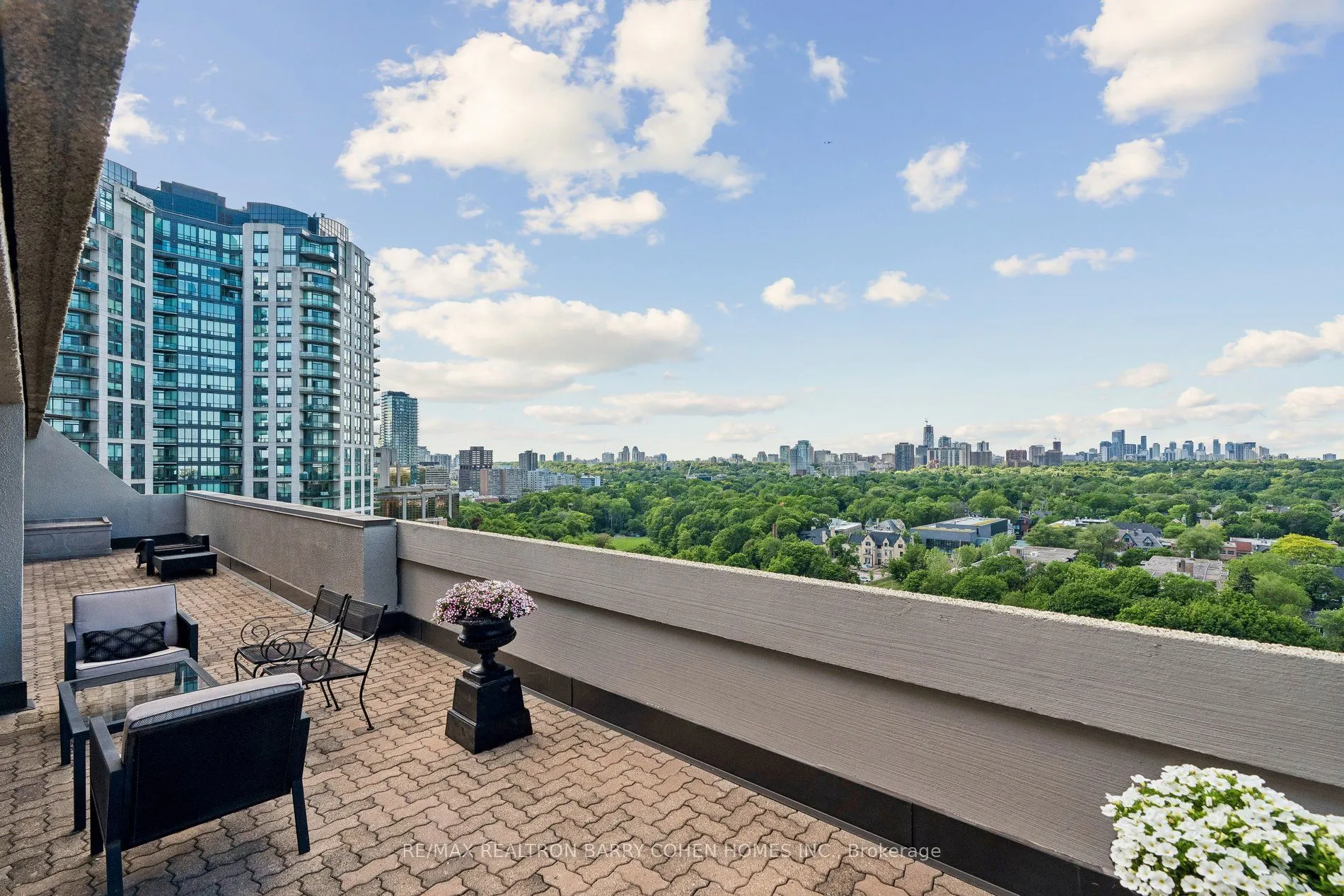 360 Bloor Street E #301