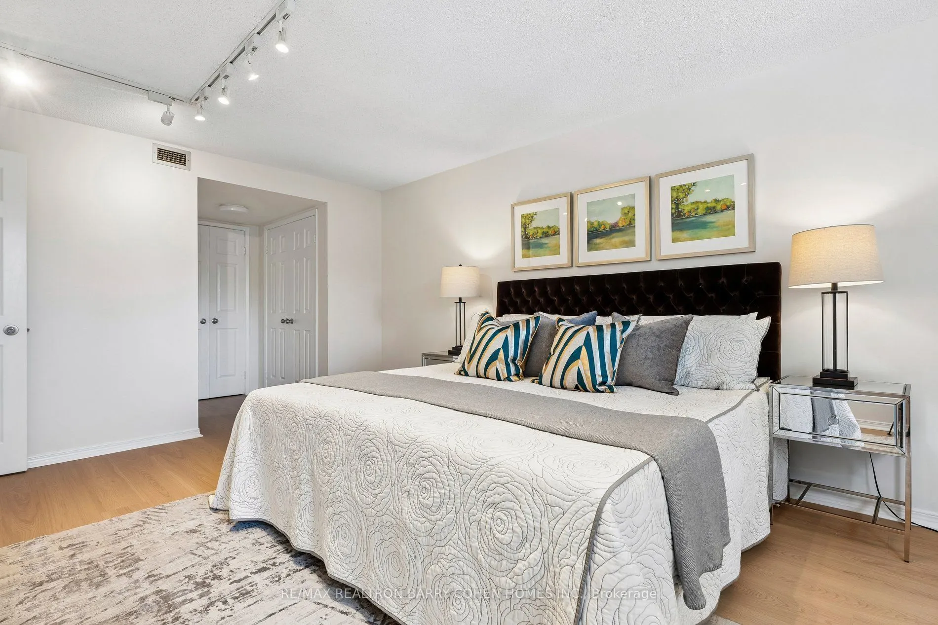 360 Bloor Street E #301