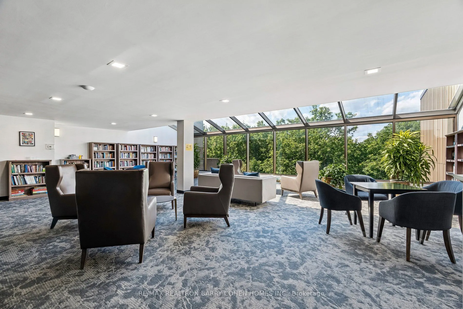 360 Bloor Street E #301
