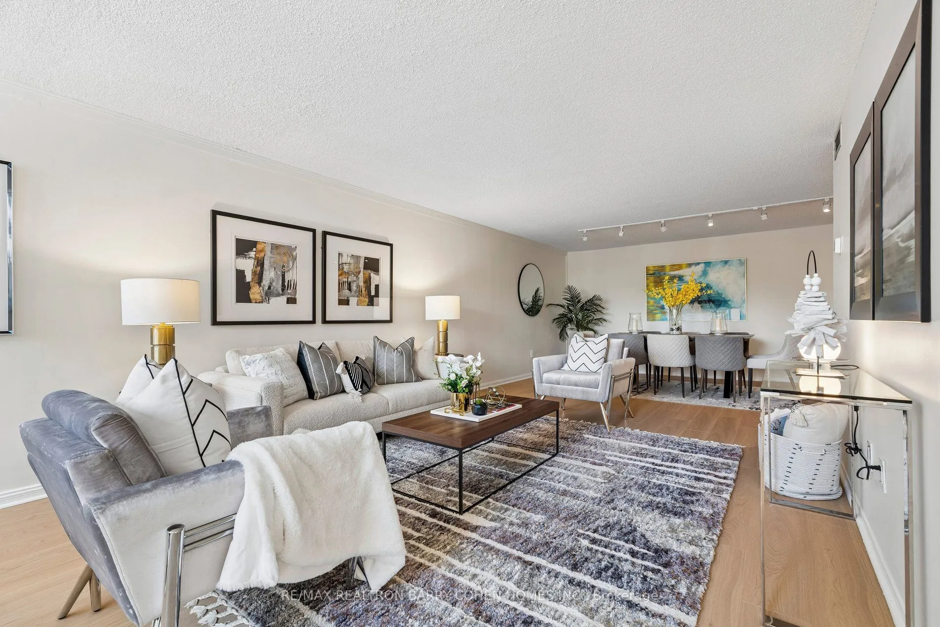 360 Bloor Street E #301