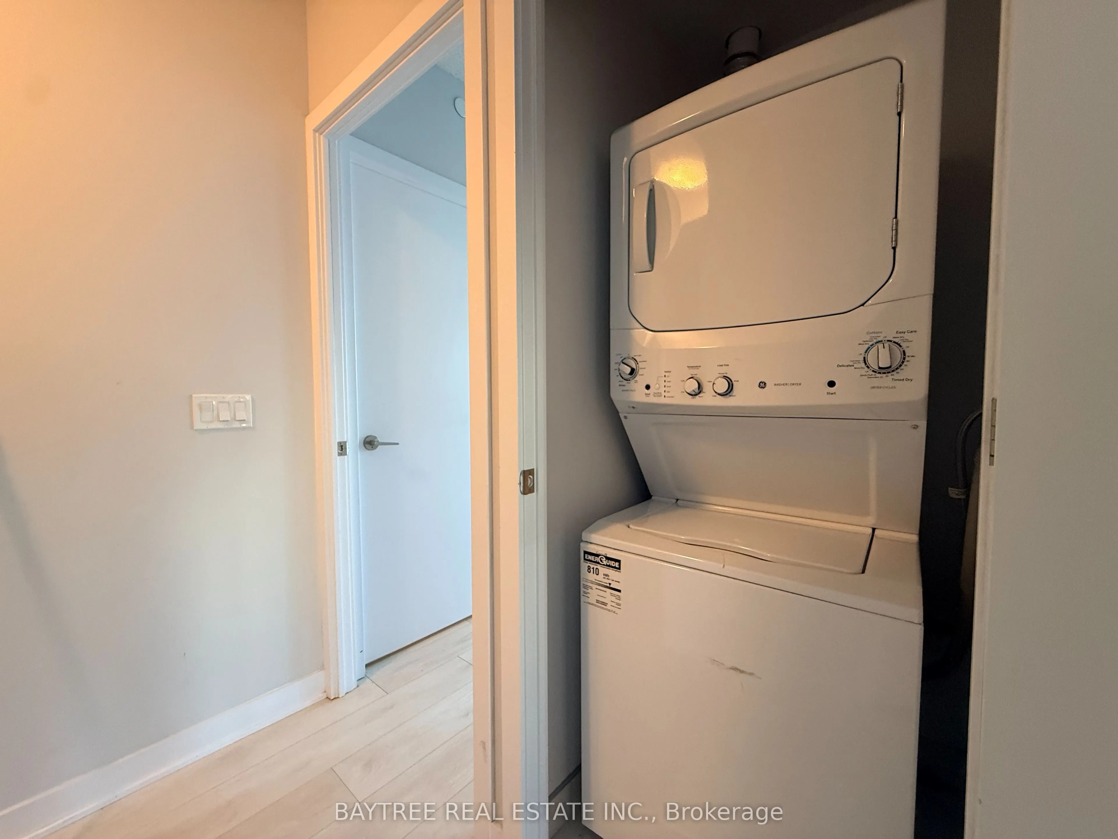 2221 Yonge Street #1202
