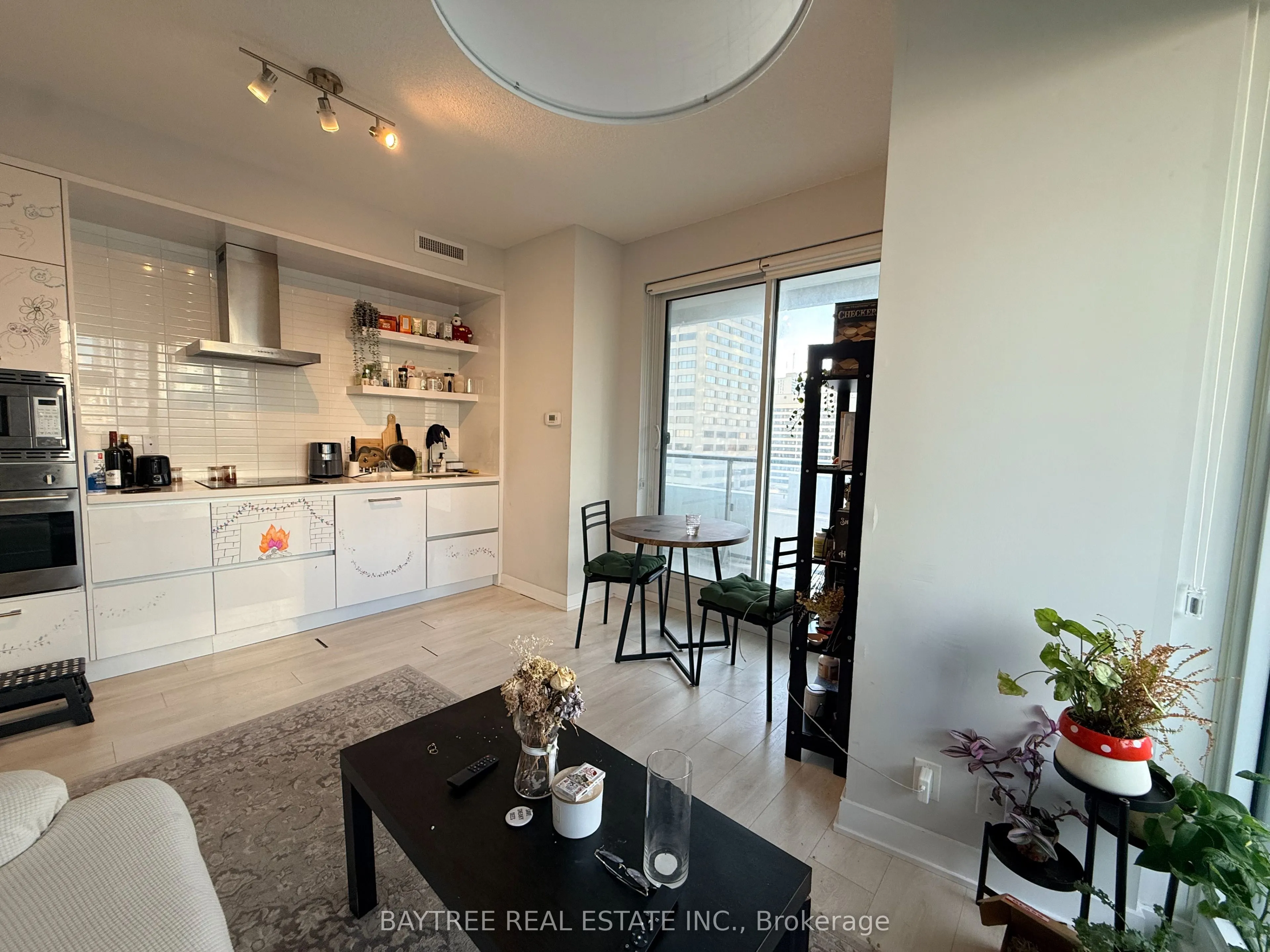 2221 Yonge Street #1202