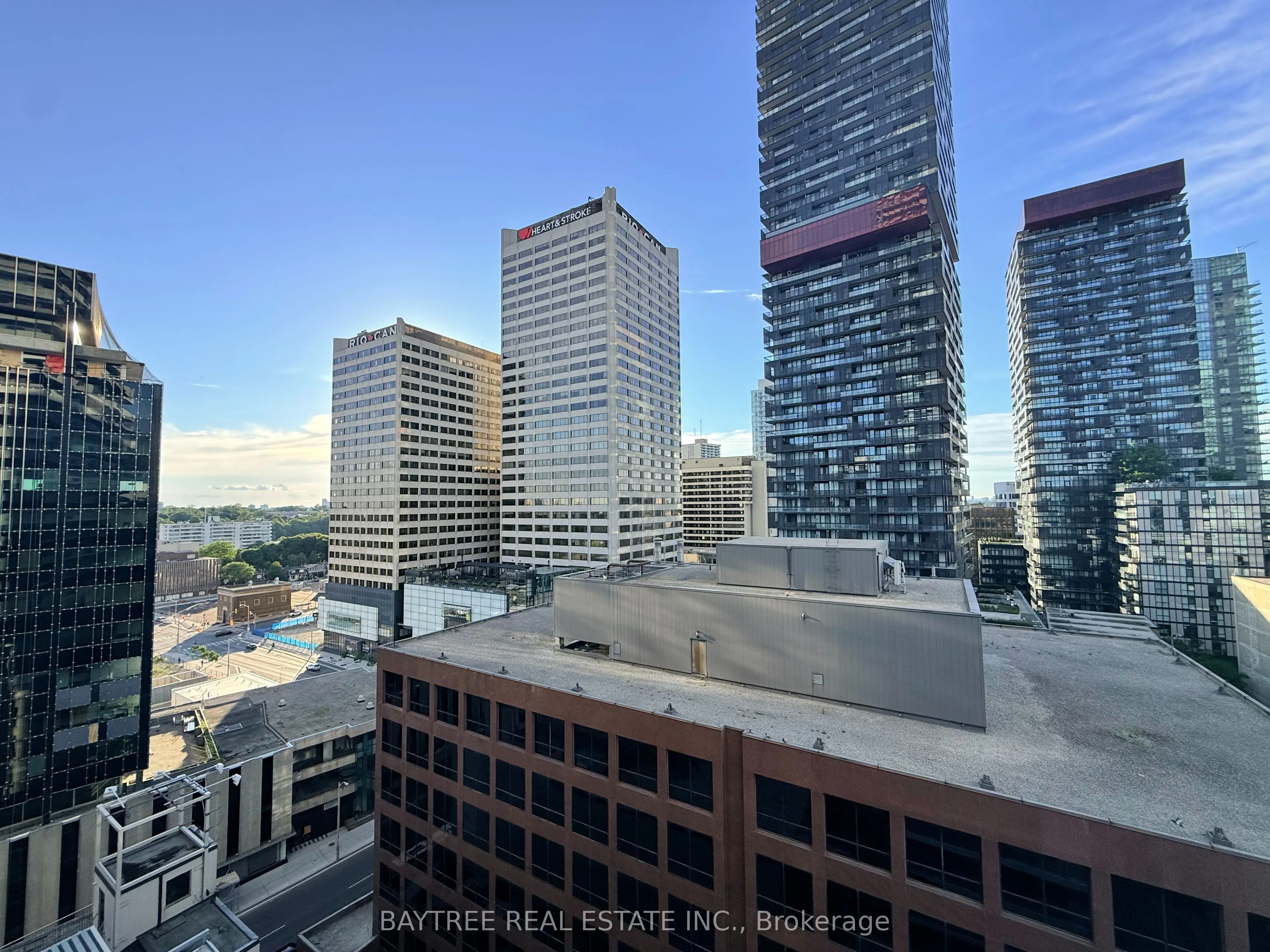 2221 Yonge Street #1202