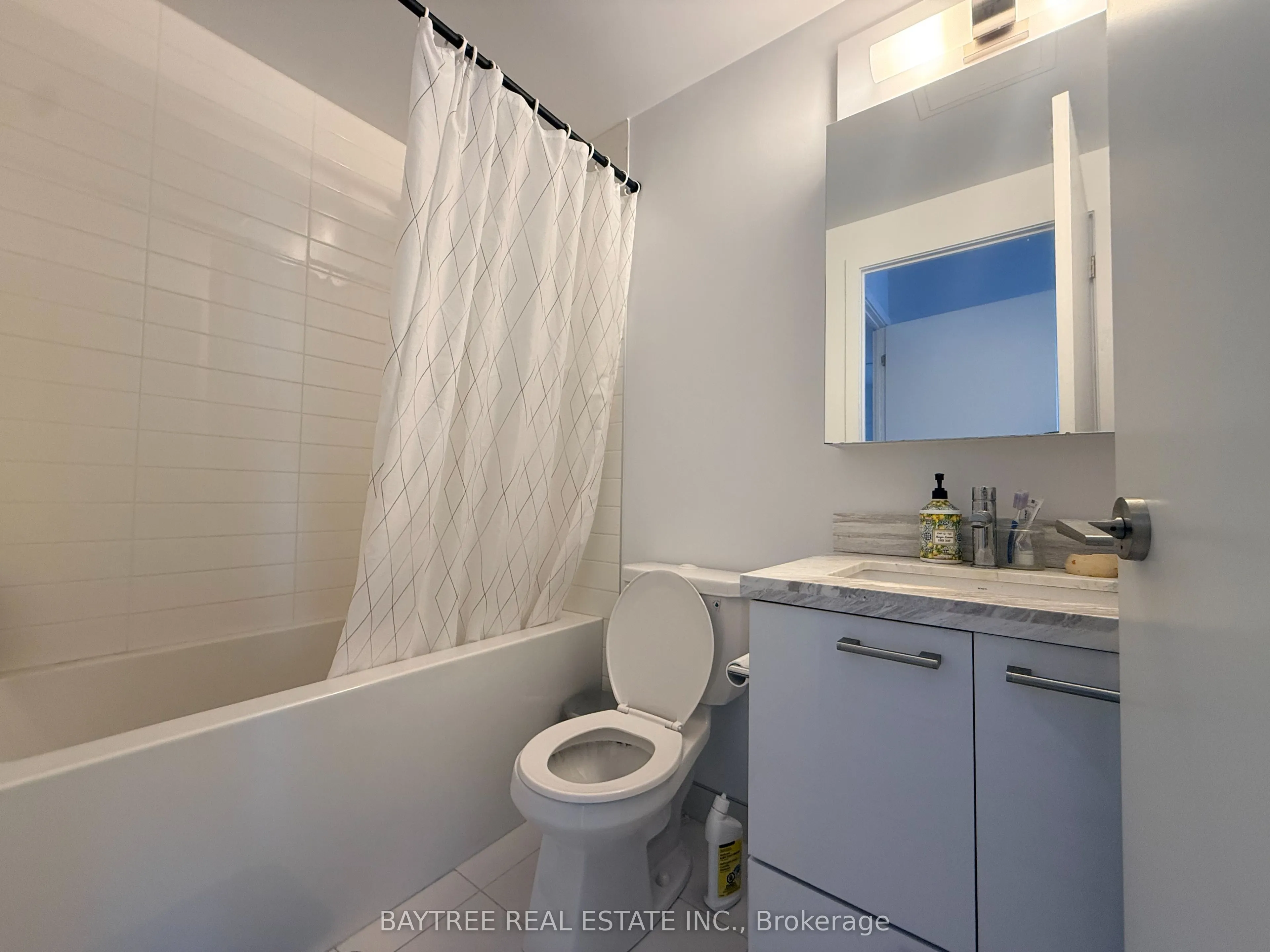 2221 Yonge Street #1202