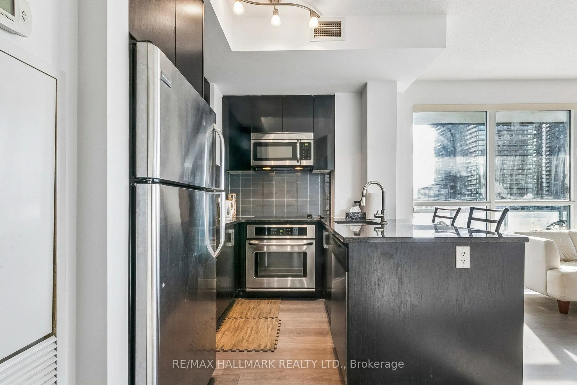 98 Lillian Street #1212