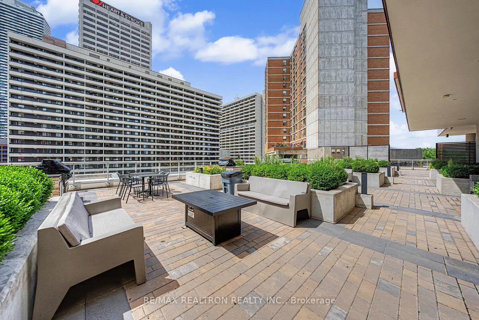 33 Helendale Avenue #102