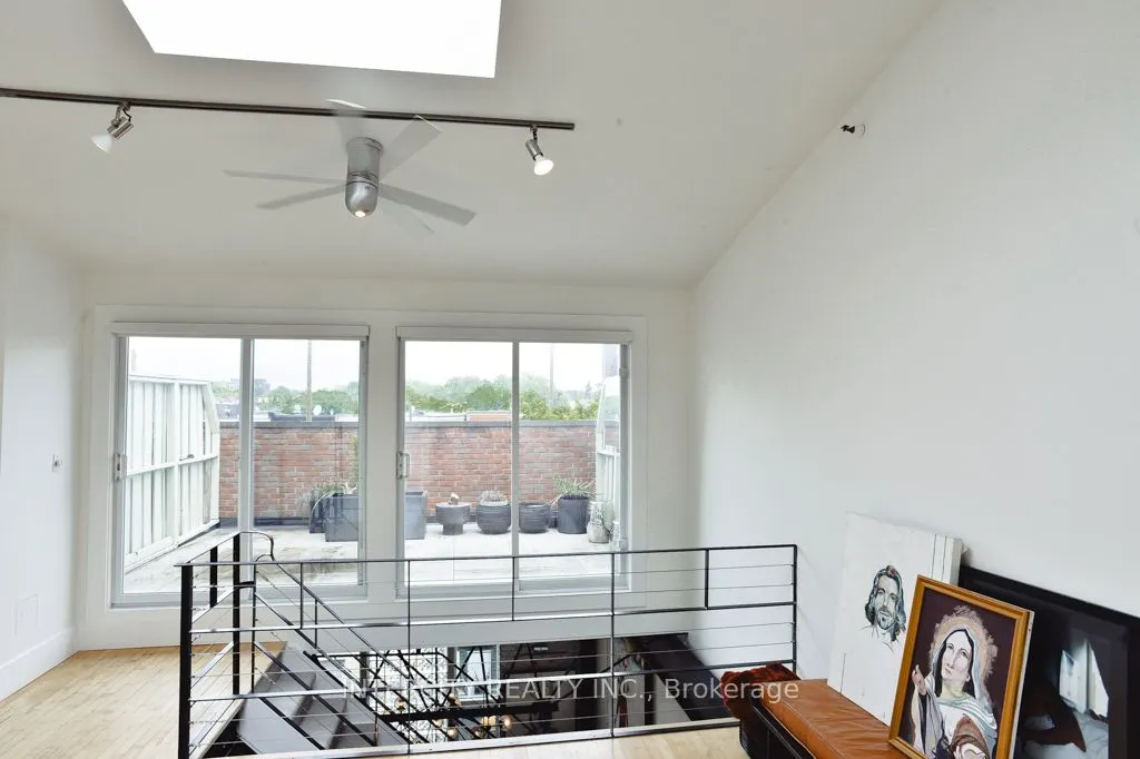 676 Richmond Street W #208