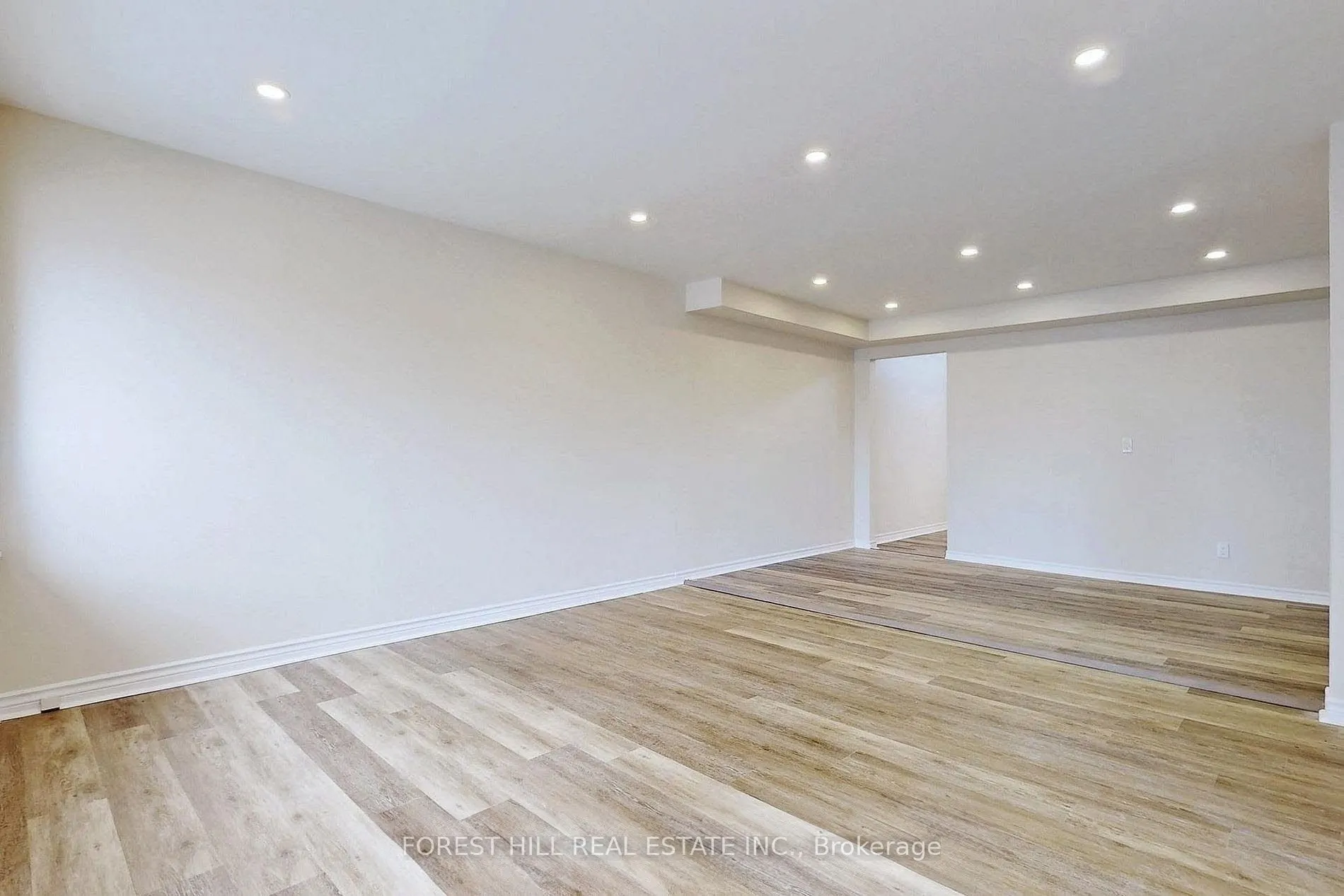 6068 Yonge Street