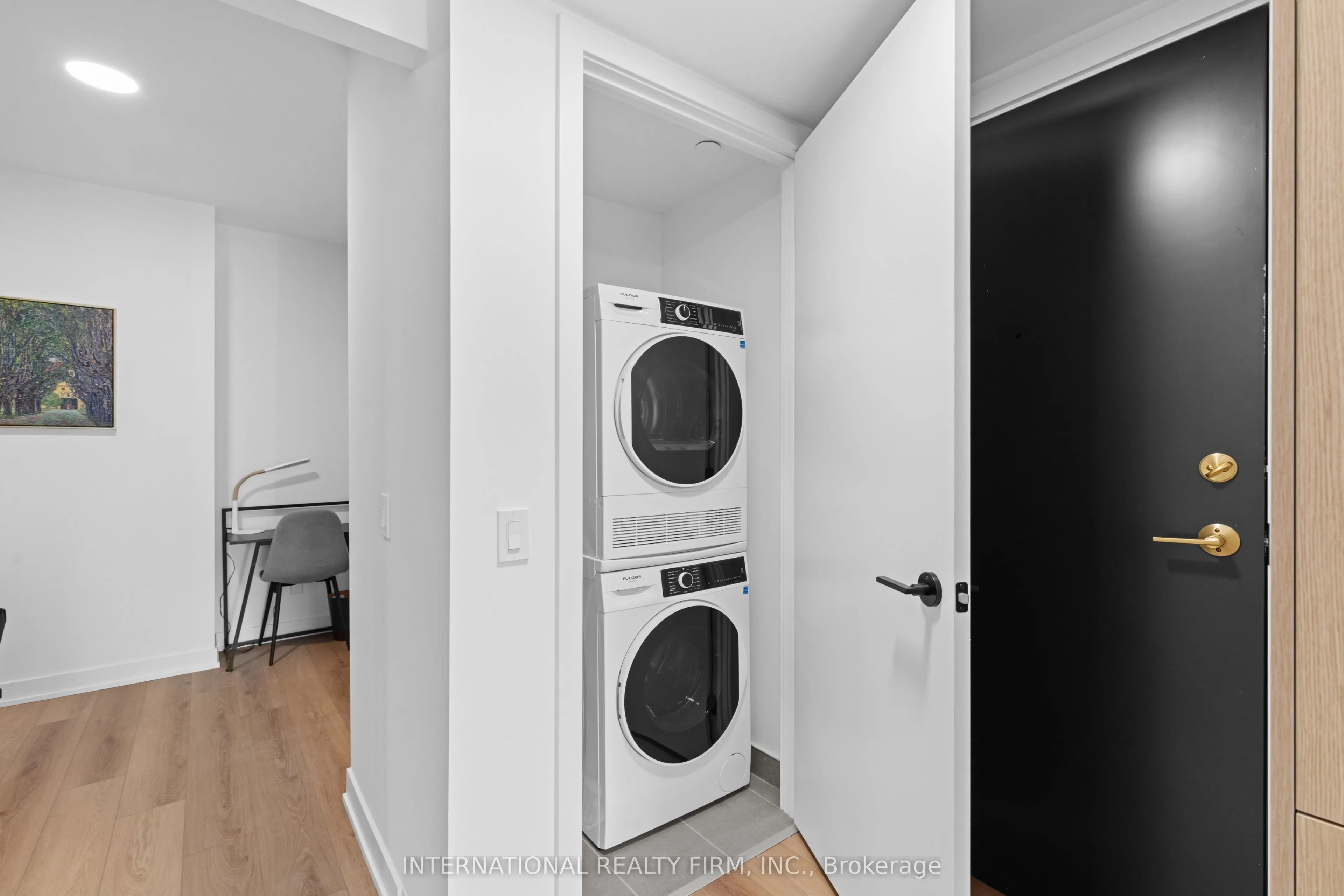 5 Lakeview (Short Term) Avenue #409