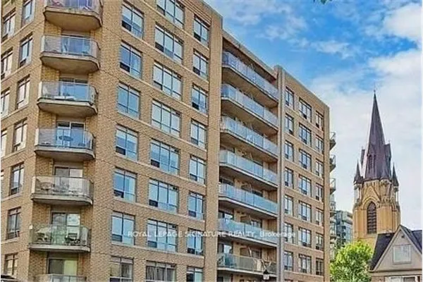 140 Bathurst Street #207