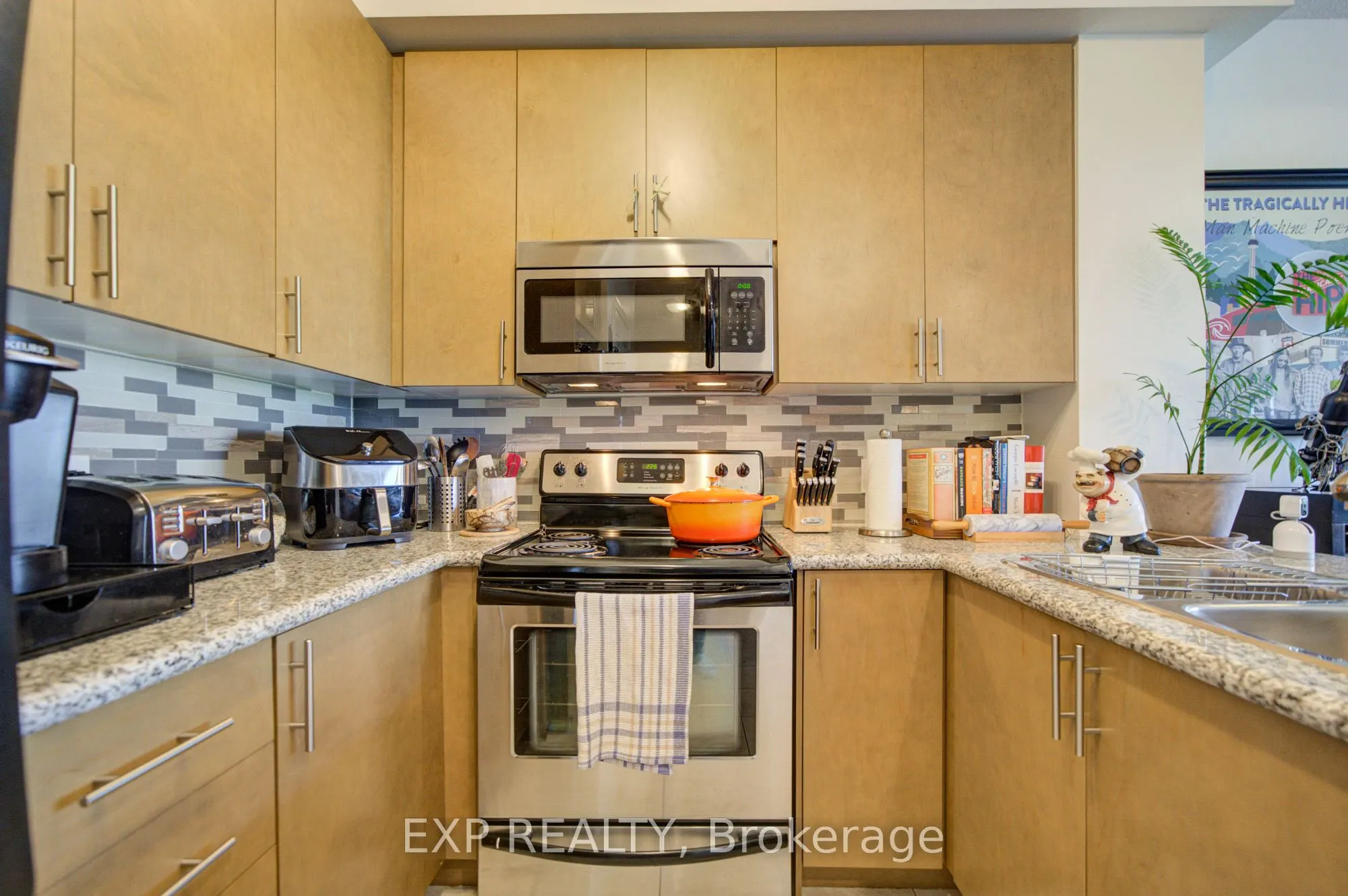 133 Wynford Drive #808