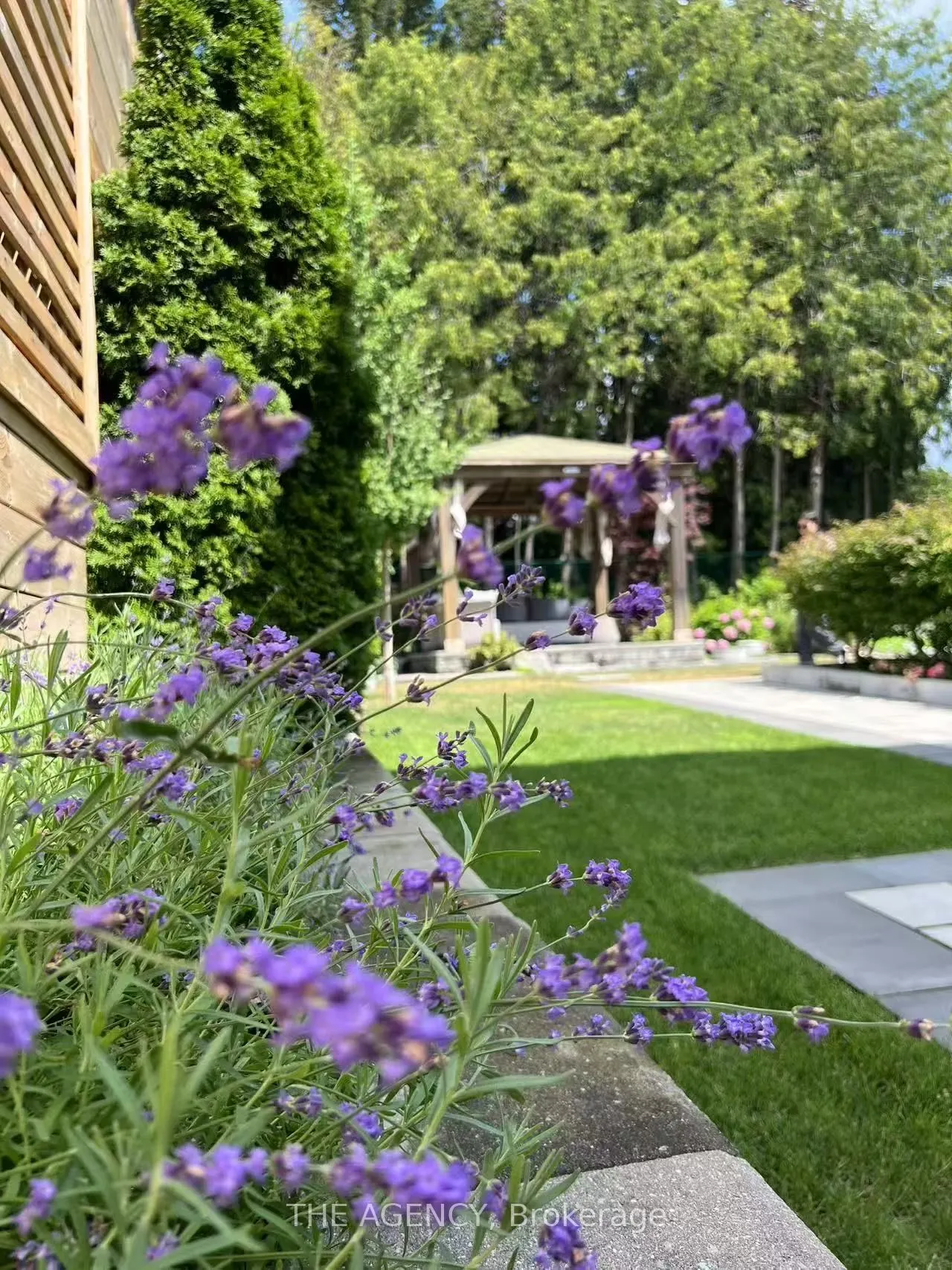 18 Suncrest Drive