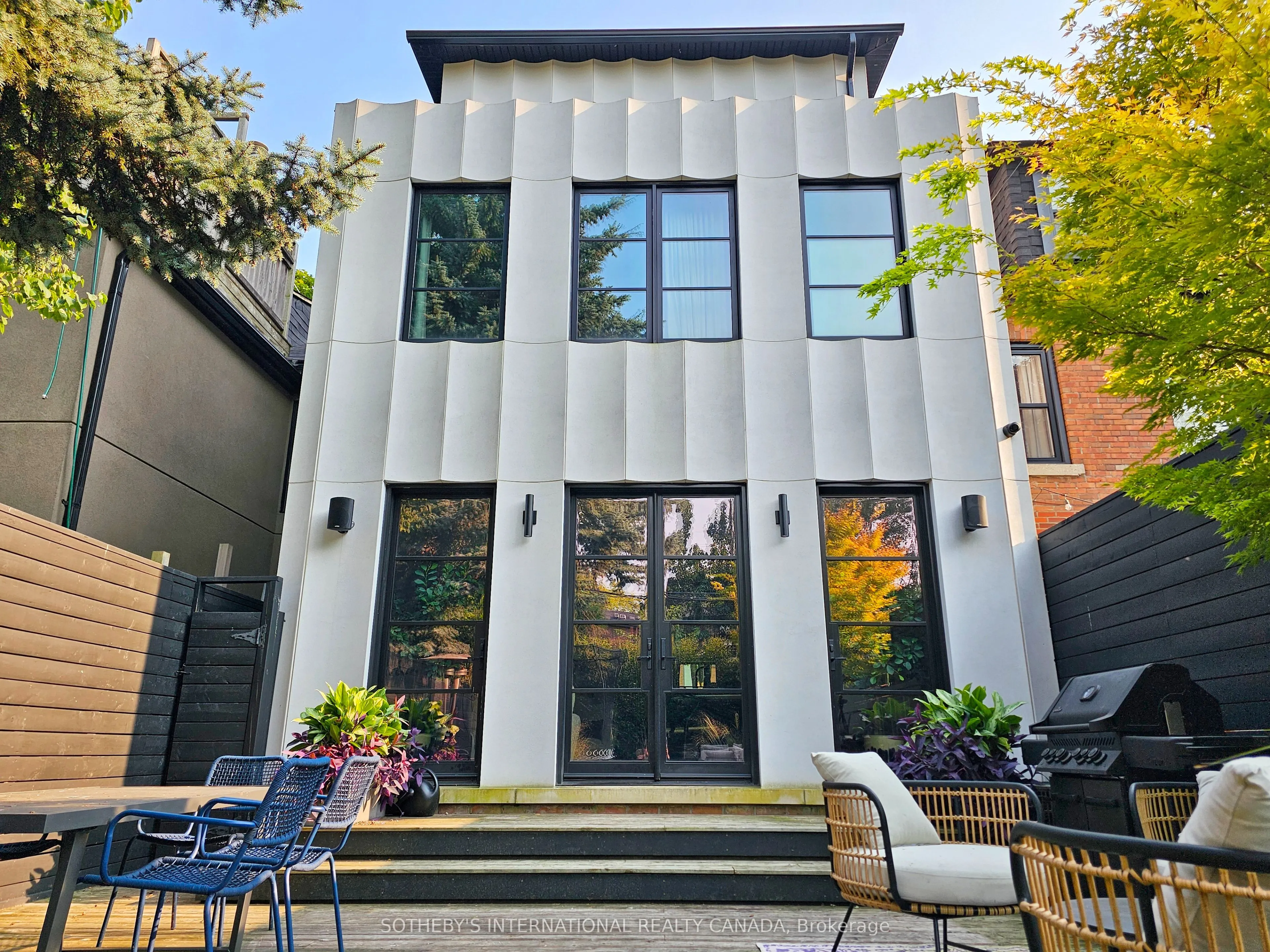 122 Macpherson Avenue