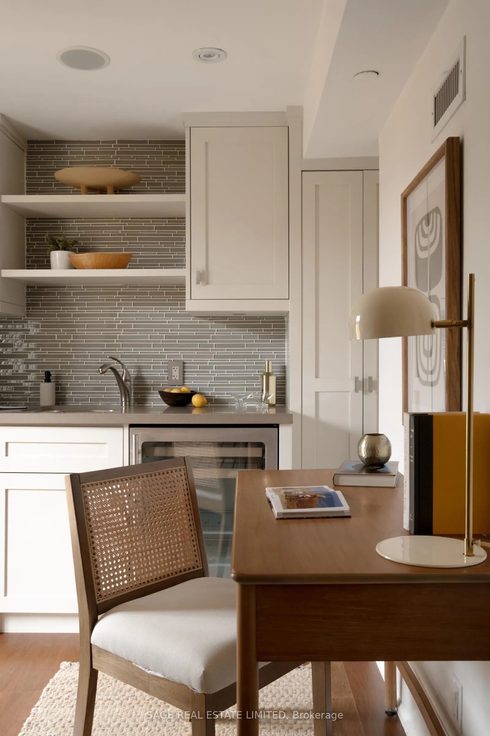 319 Lonsdale Road #3D