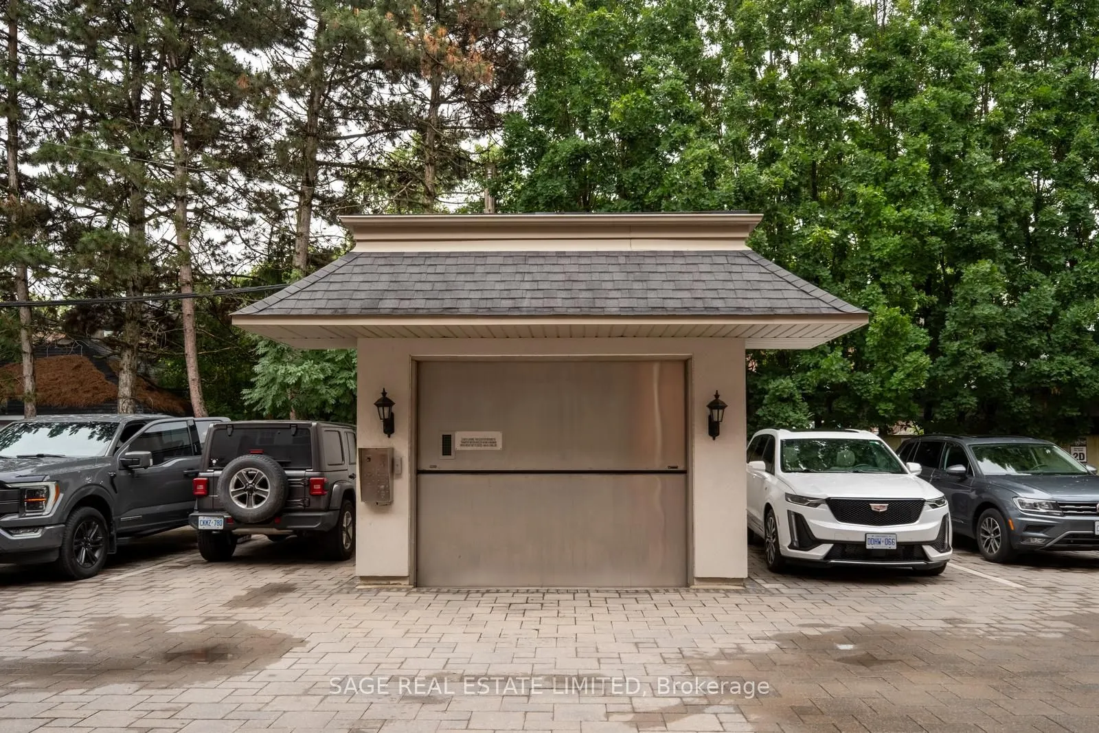 319 Lonsdale Road #3D
