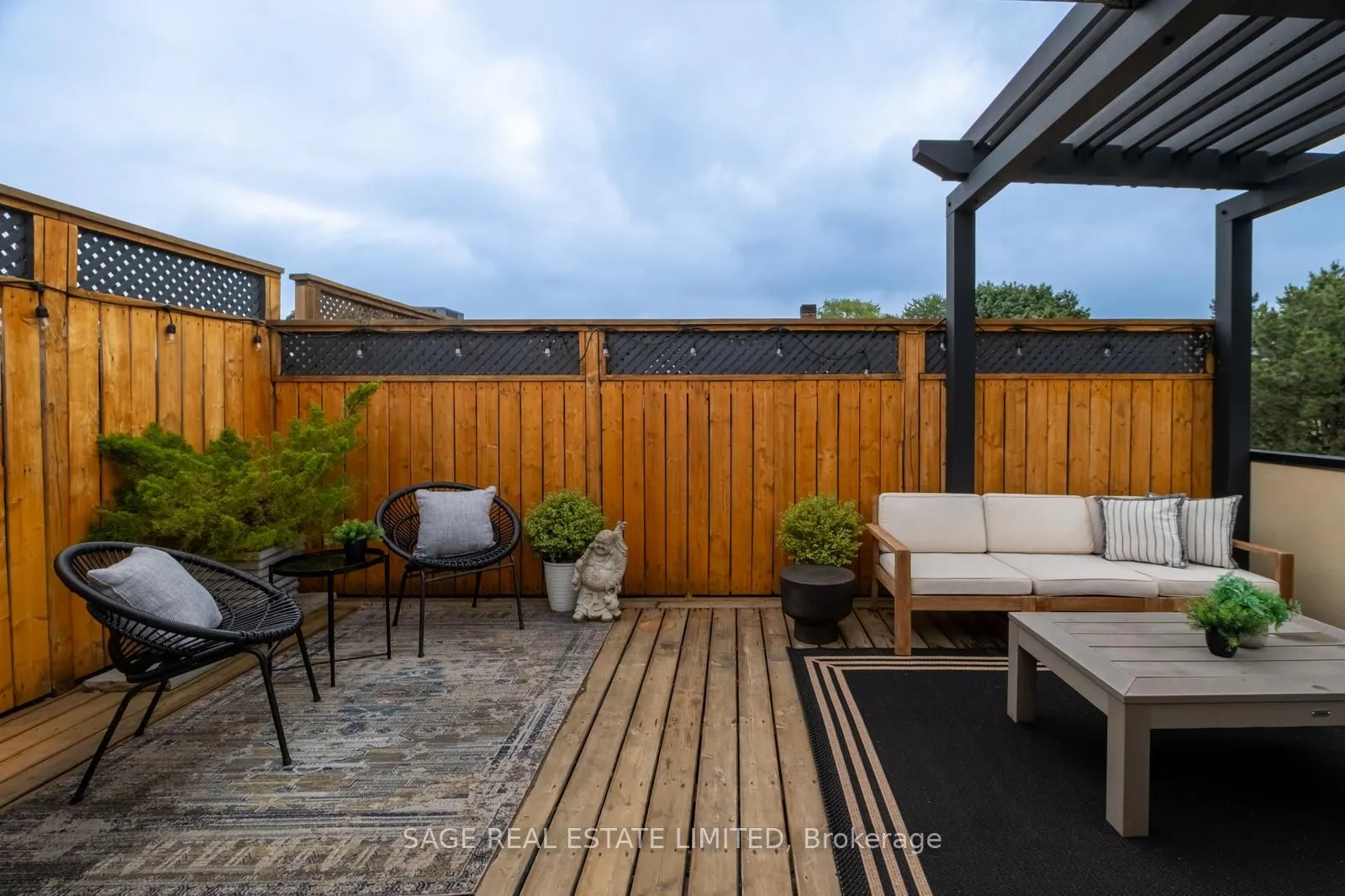 319 Lonsdale Road #3D