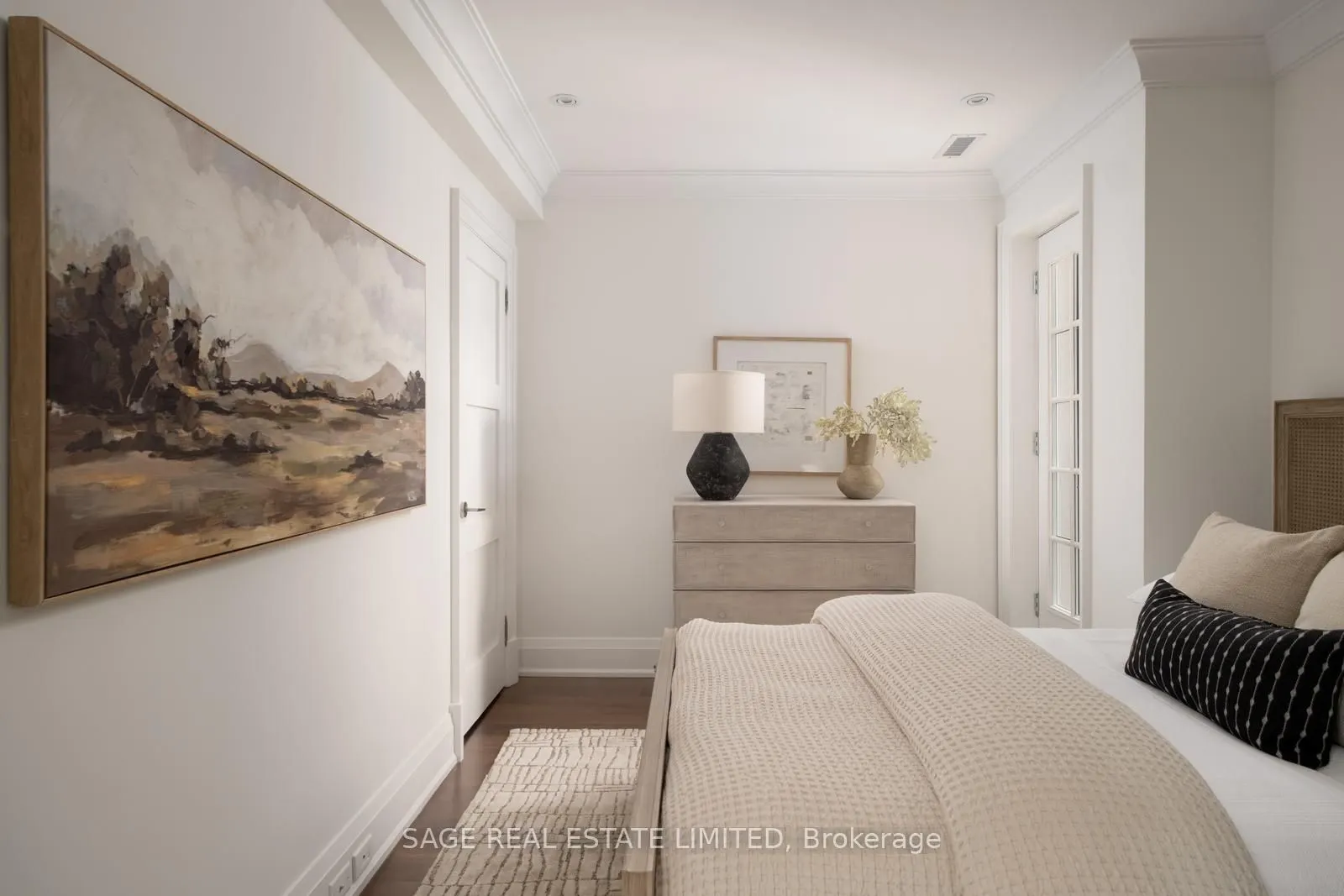 319 Lonsdale Road #3D