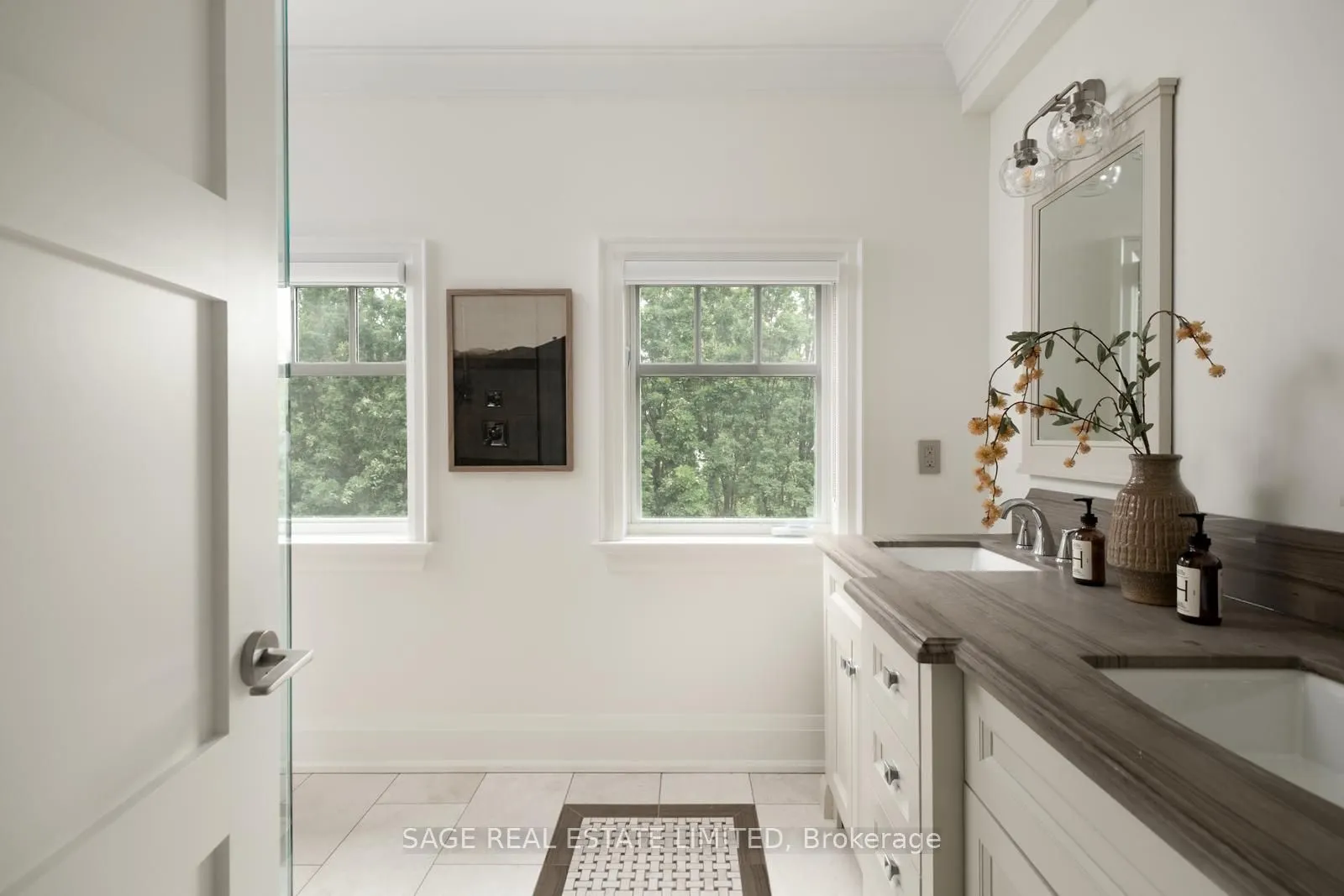 319 Lonsdale Road #3D