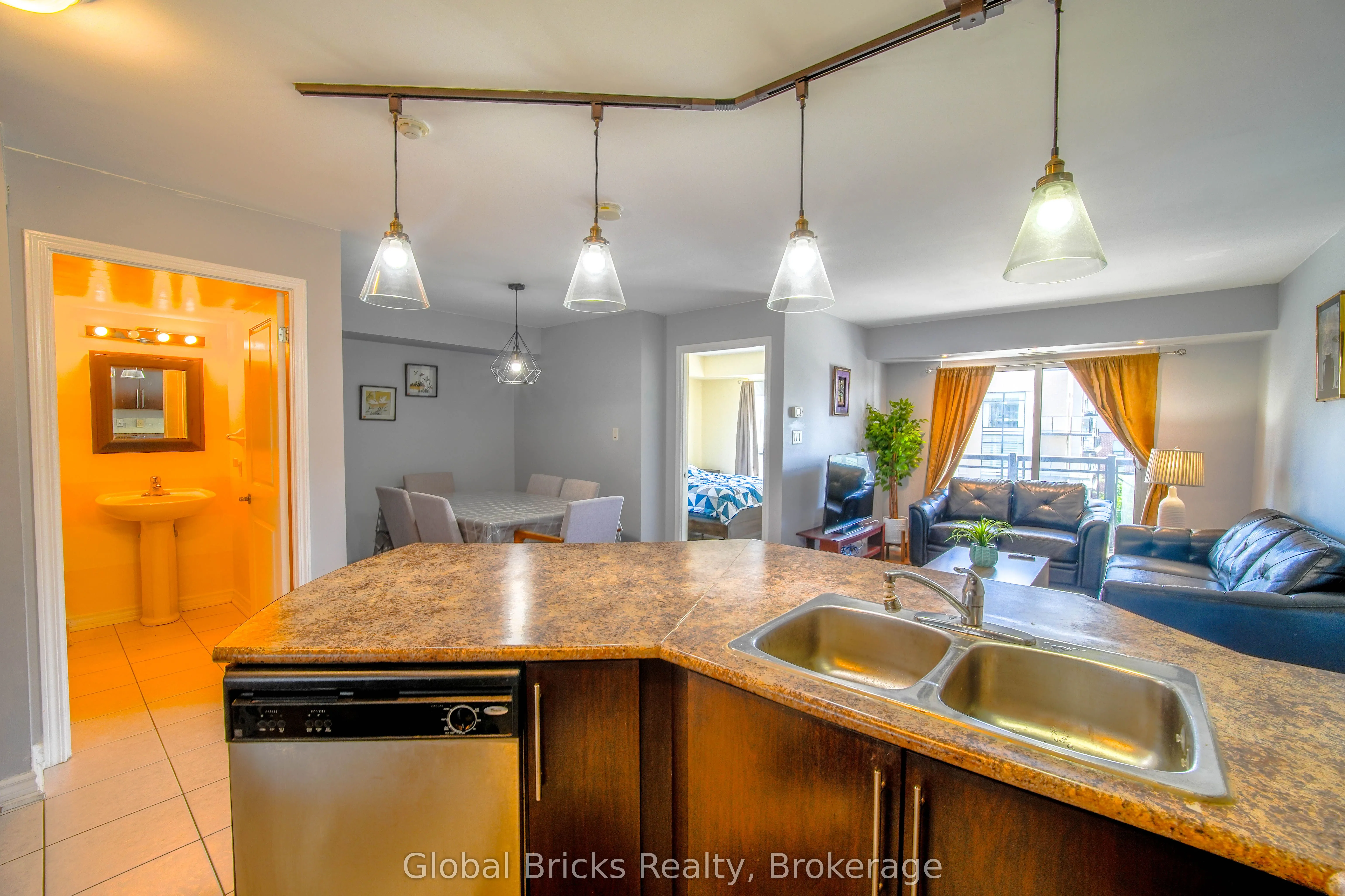 872 Sheppard Avenue W #308