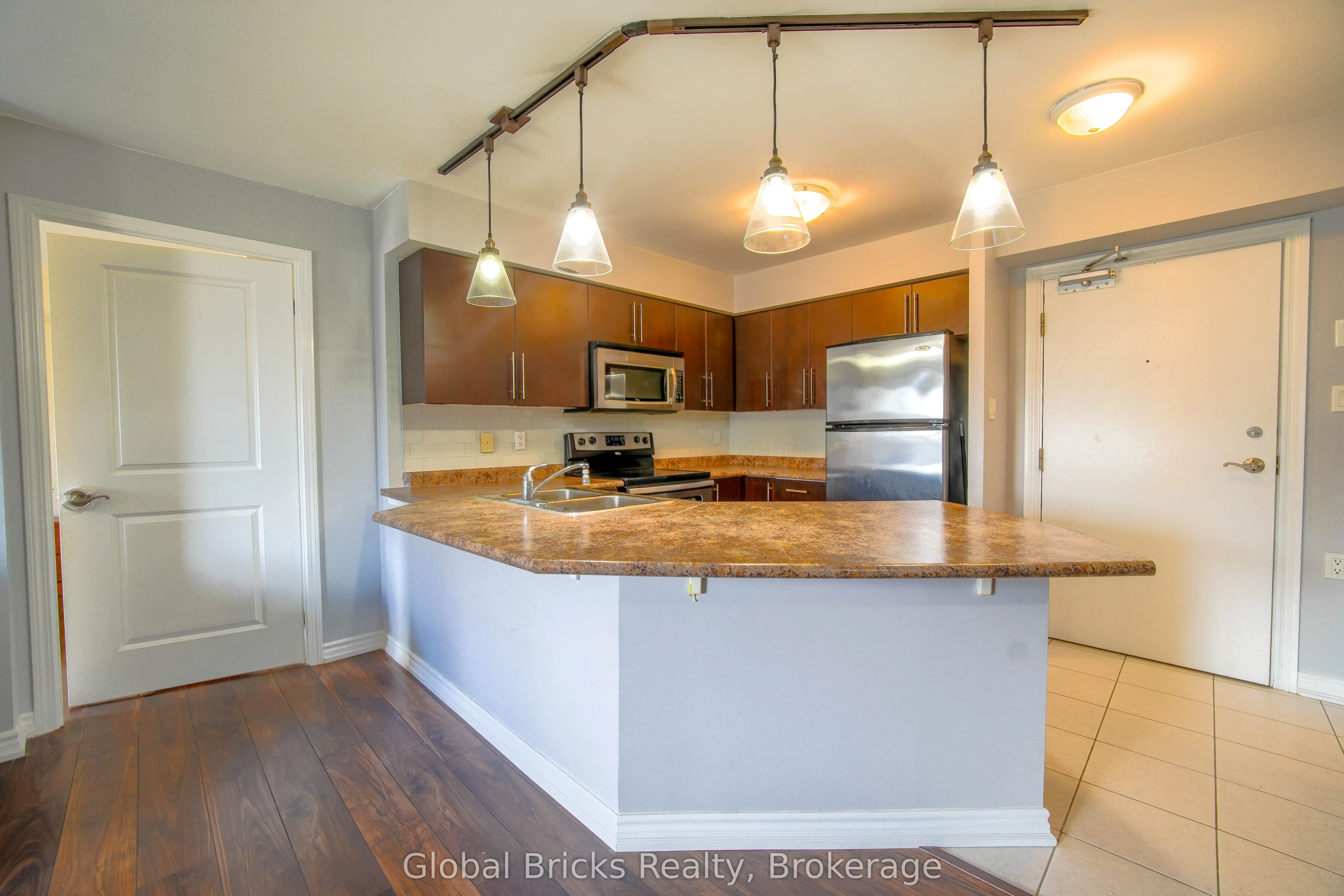 872 Sheppard Avenue W #308