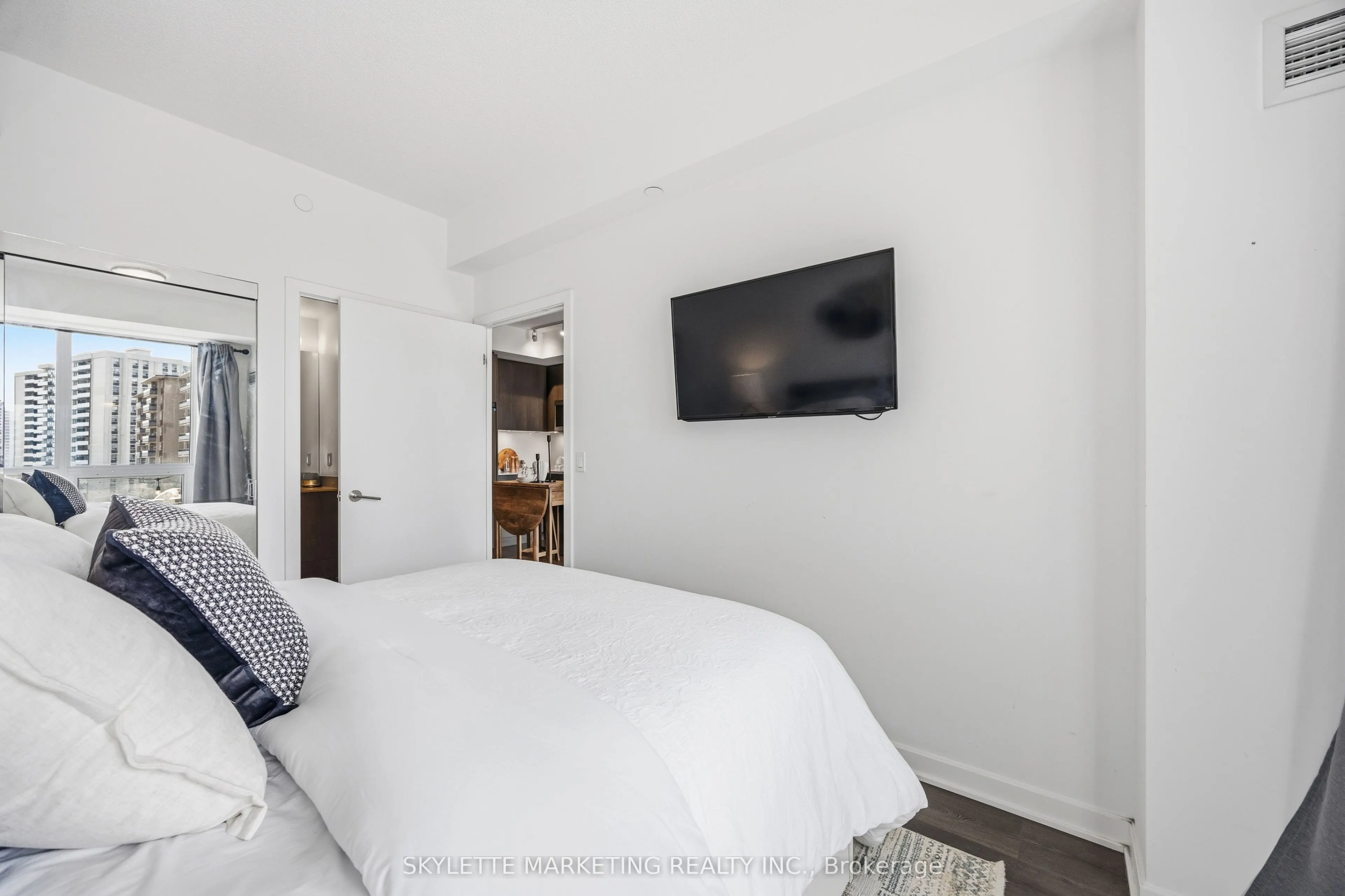 38 Forest Manor Road #414