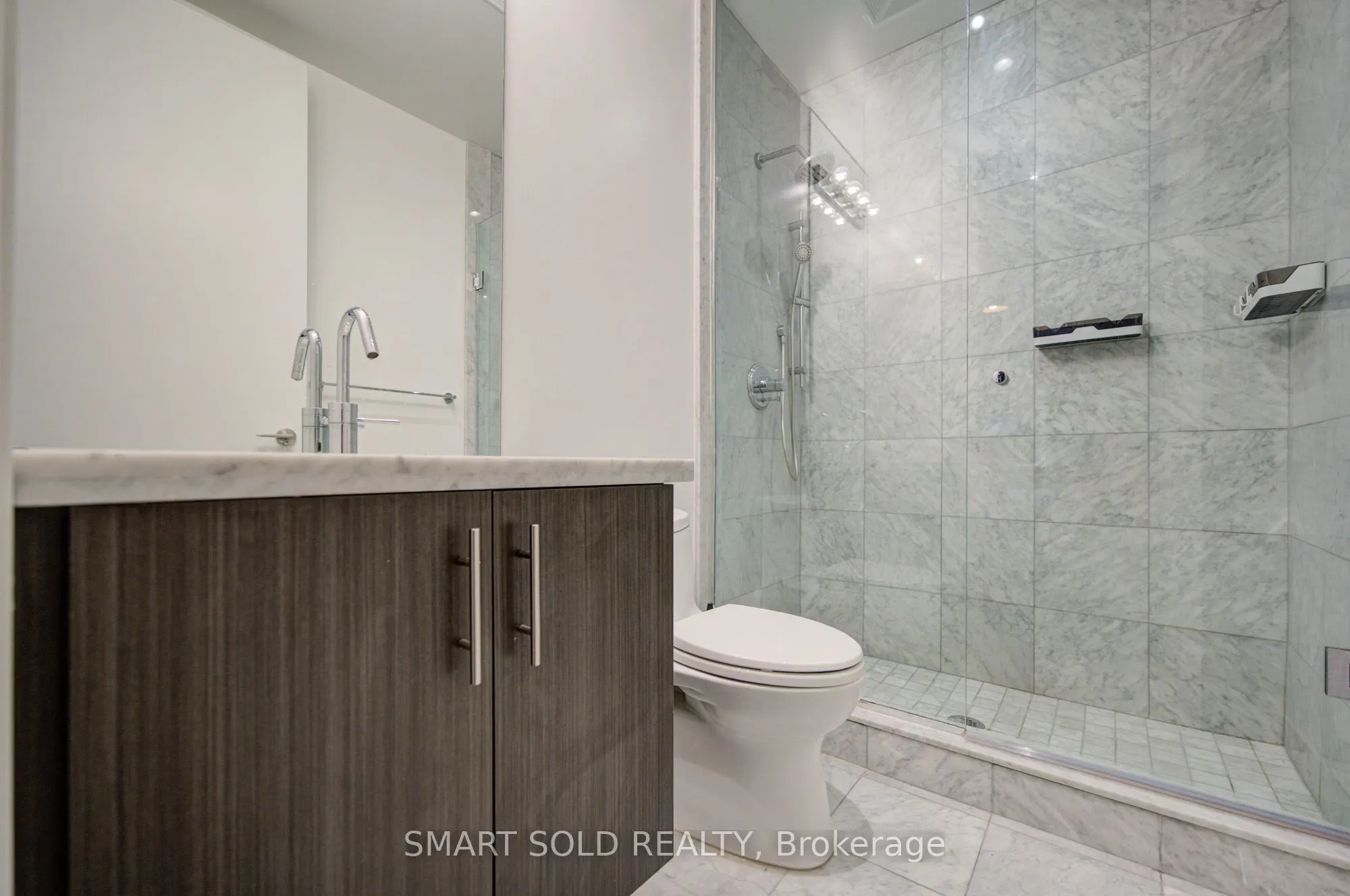 39 Queens Quay E #436
