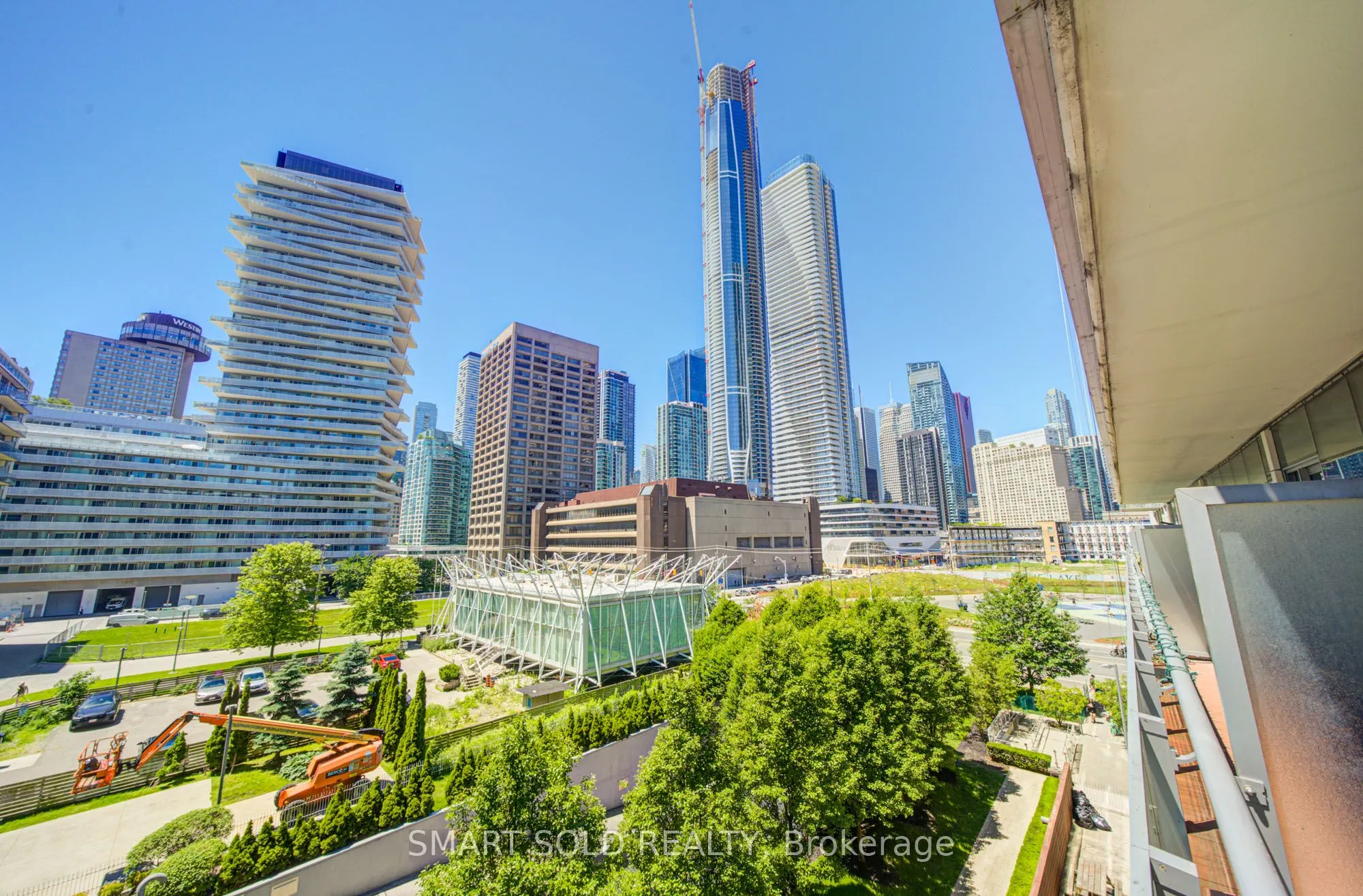 39 Queens Quay E #436