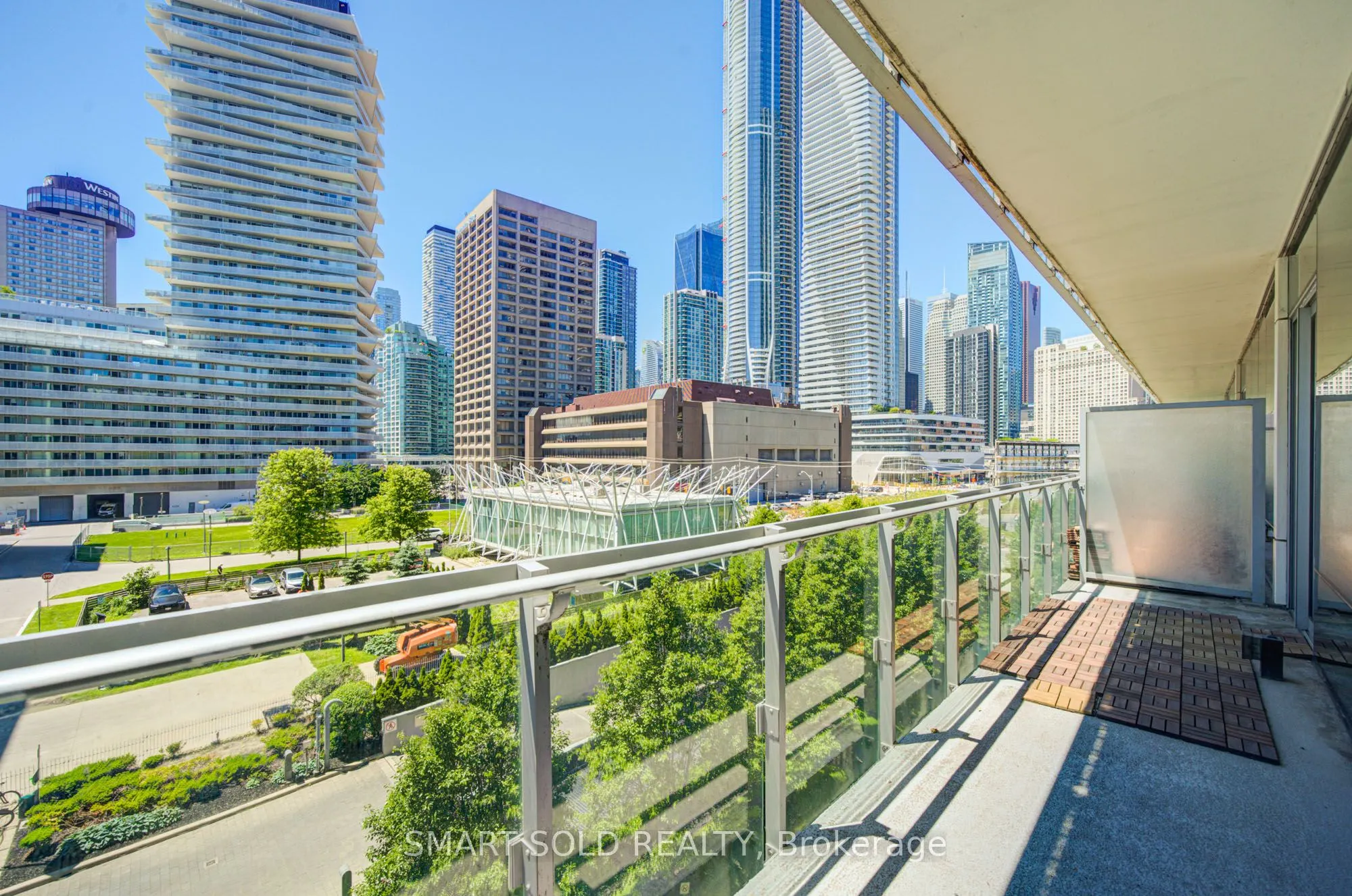 39 Queens Quay E #436