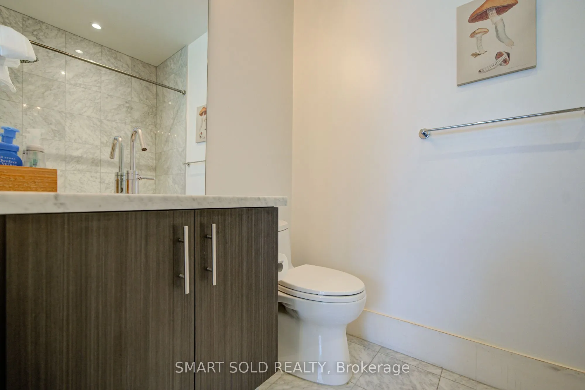 39 Queens Quay E #436