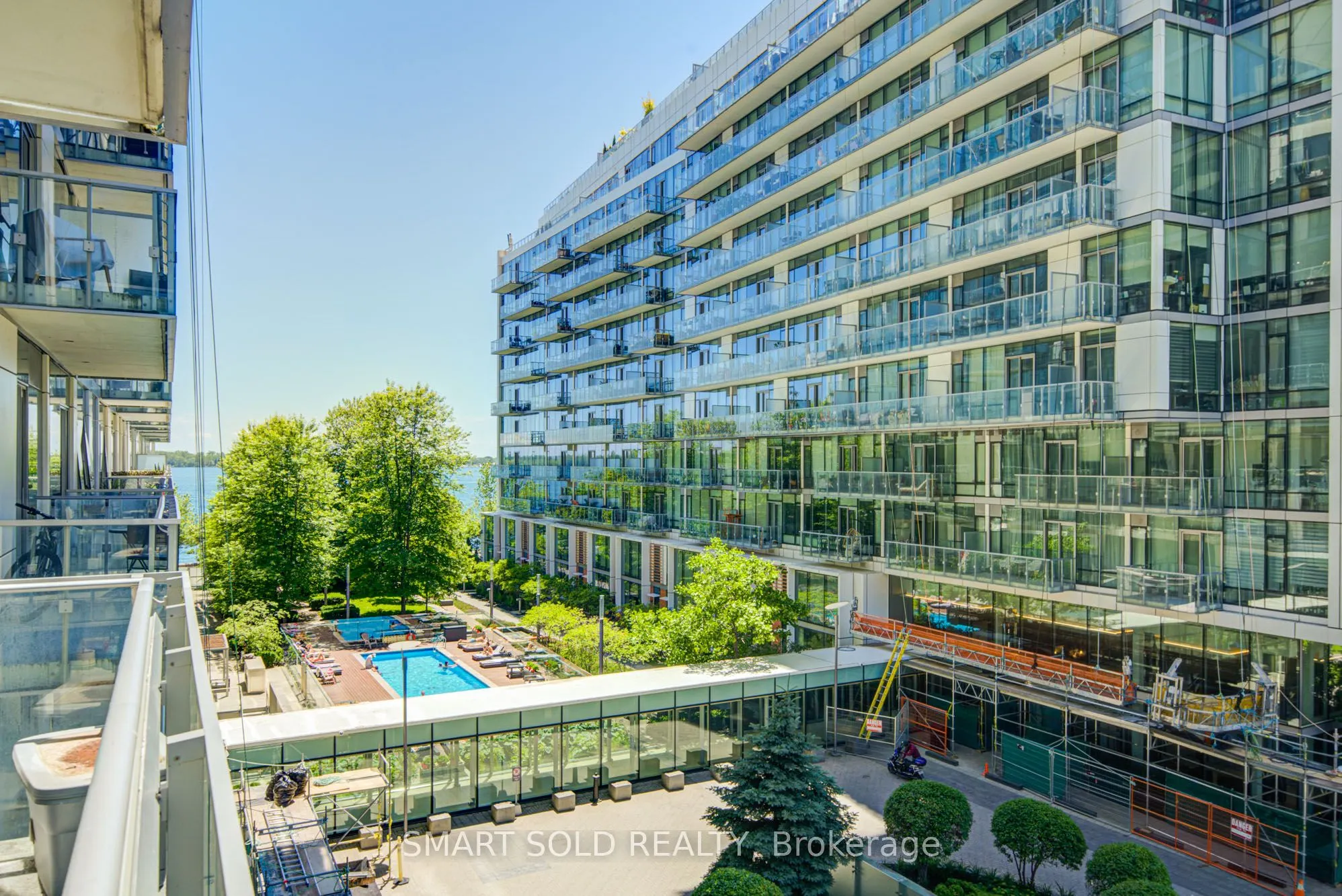39 Queens Quay E #436