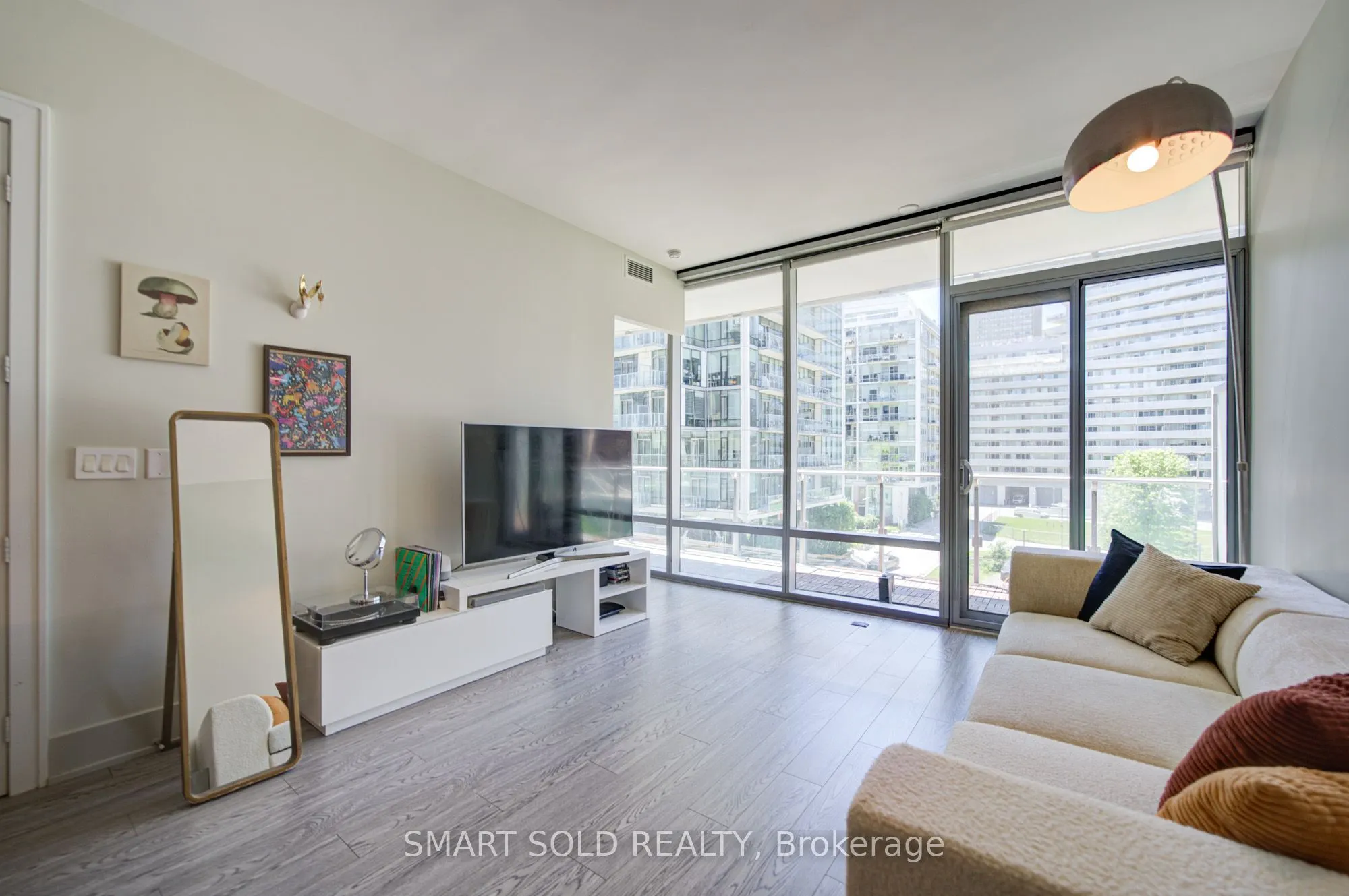 39 Queens Quay E #436