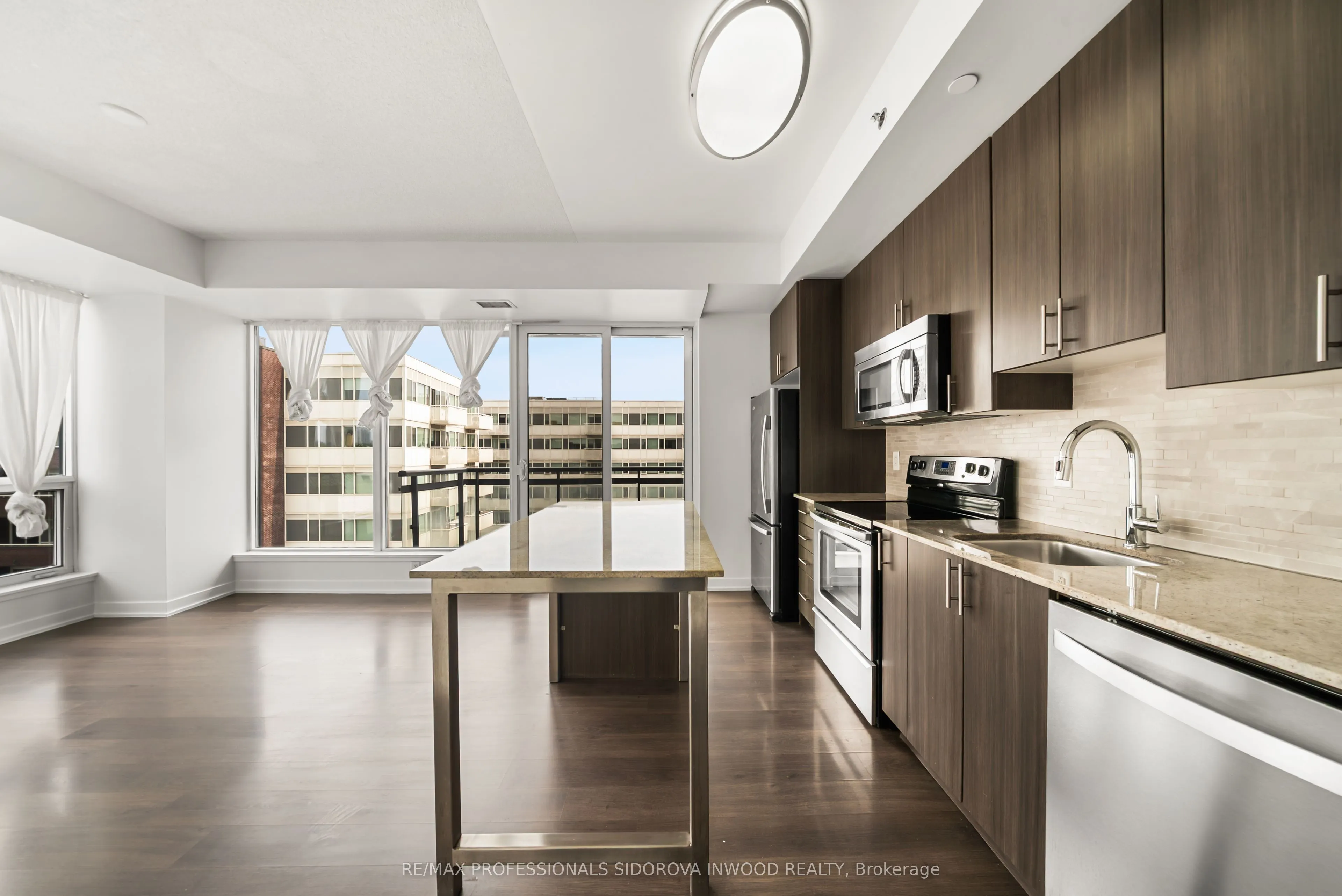 225 Sackville Street #703