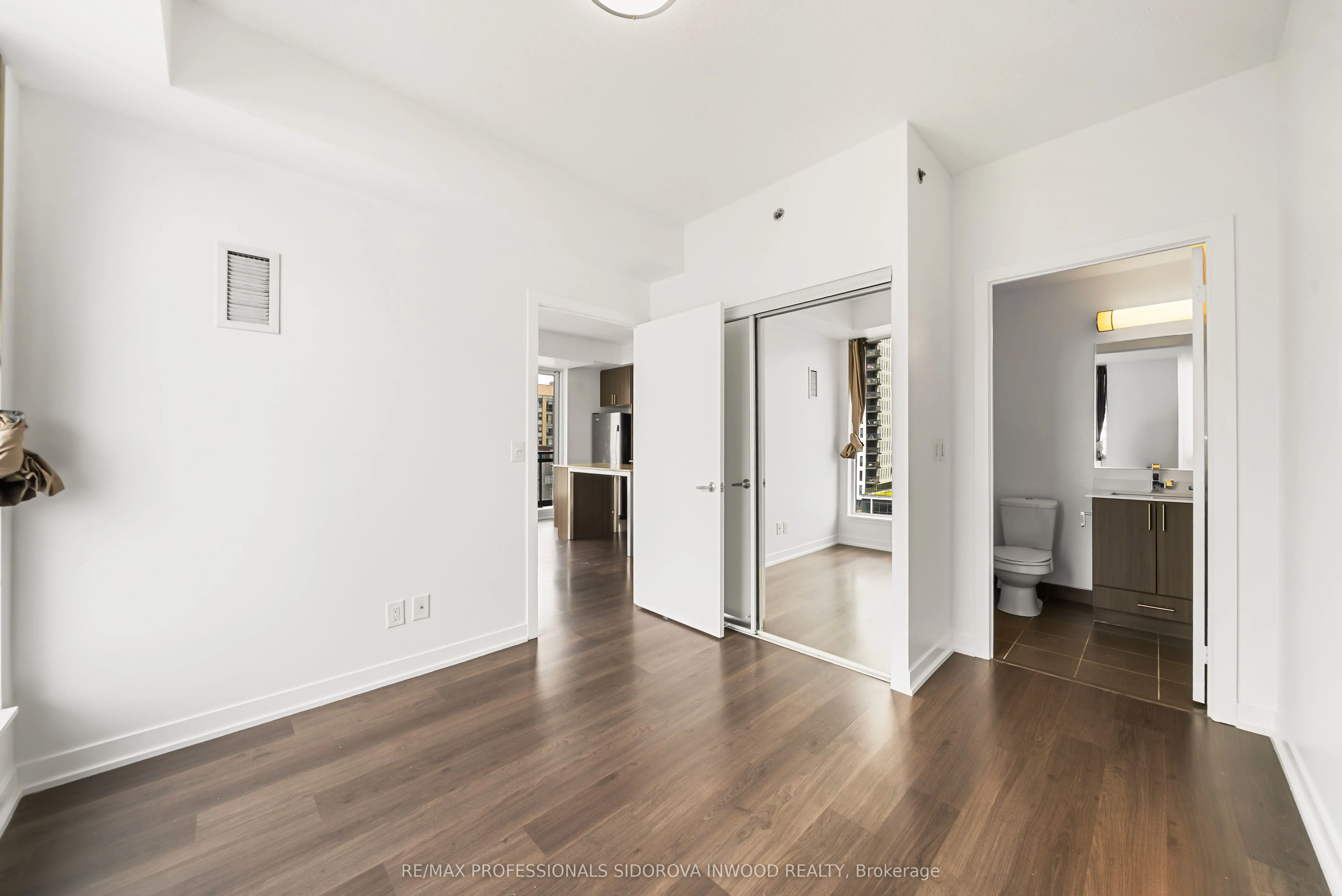 225 Sackville Street #703