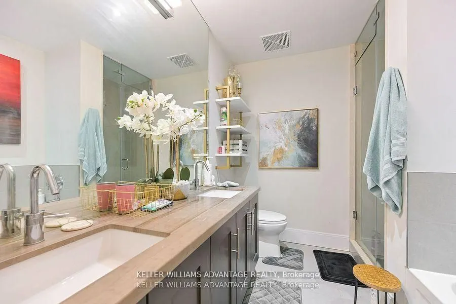 29 Queens Quay E #616