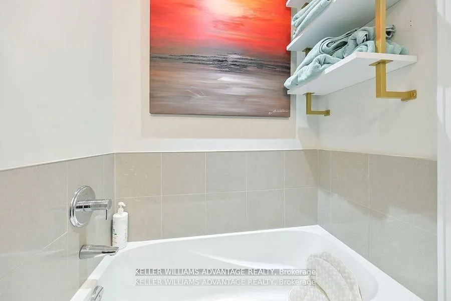 29 Queens Quay E #616
