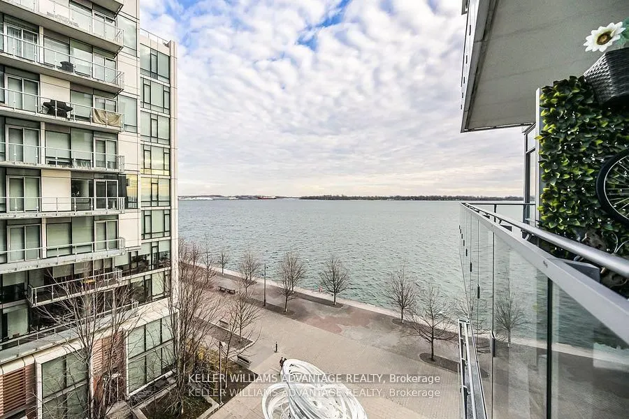 29 Queens Quay E #616