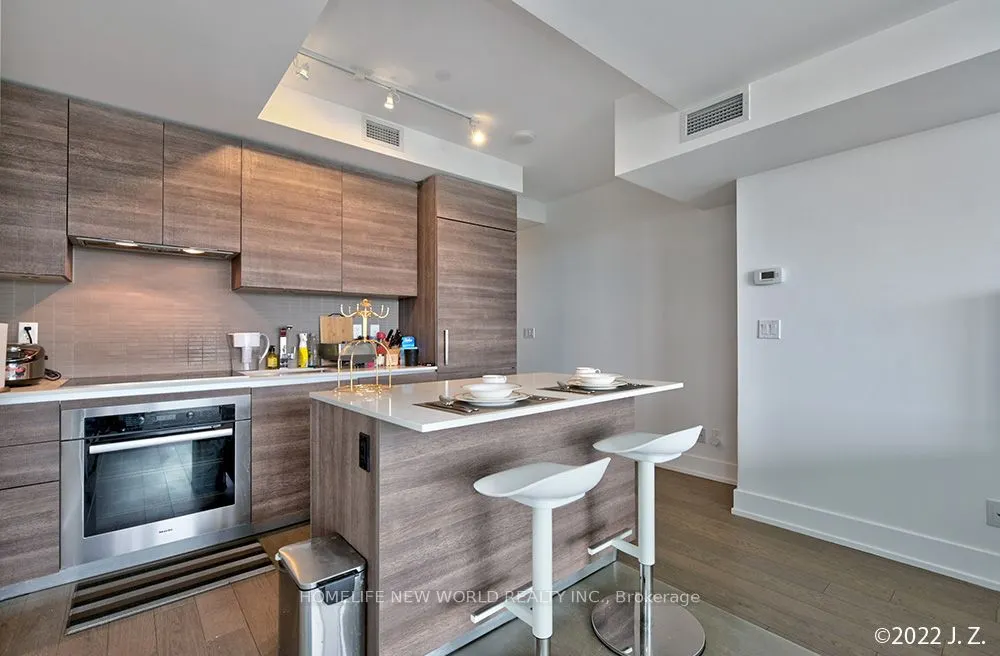 200 Bloor Street W #1601