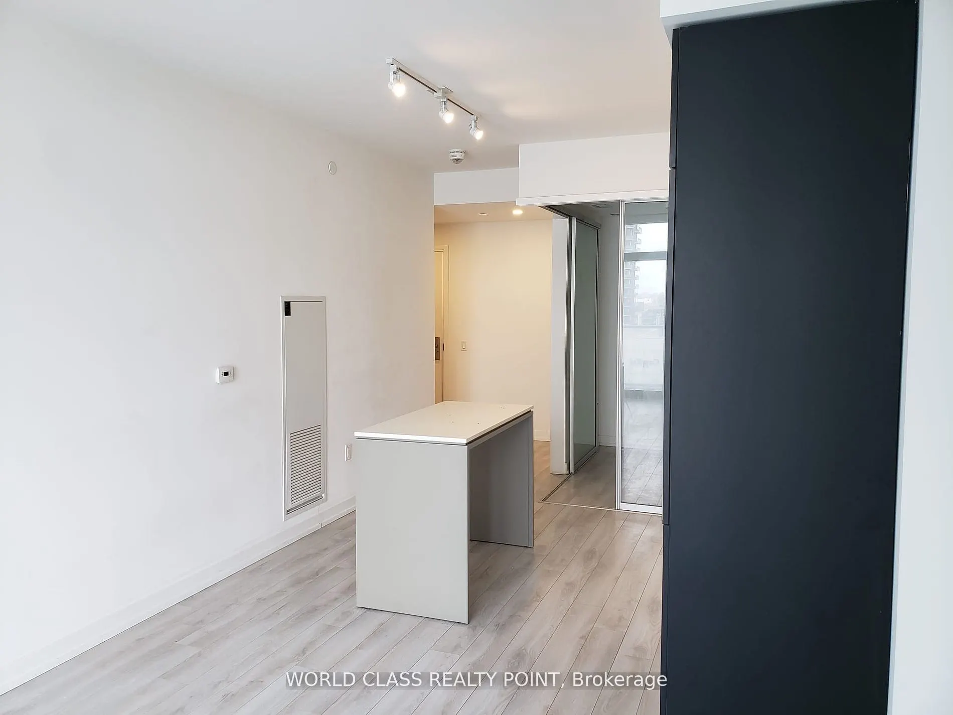 33 Helendale Avenue #1404