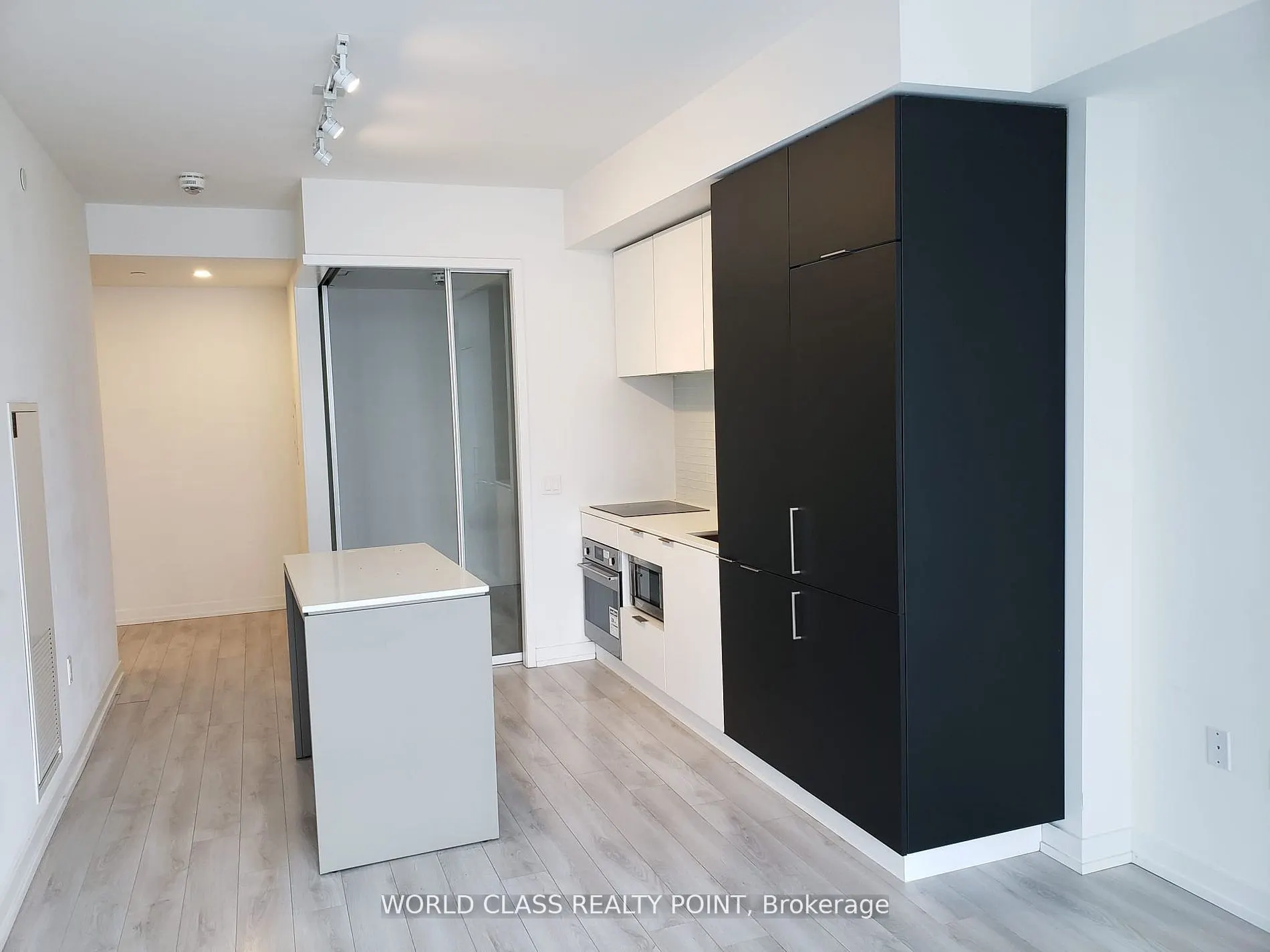 33 Helendale Avenue #1404