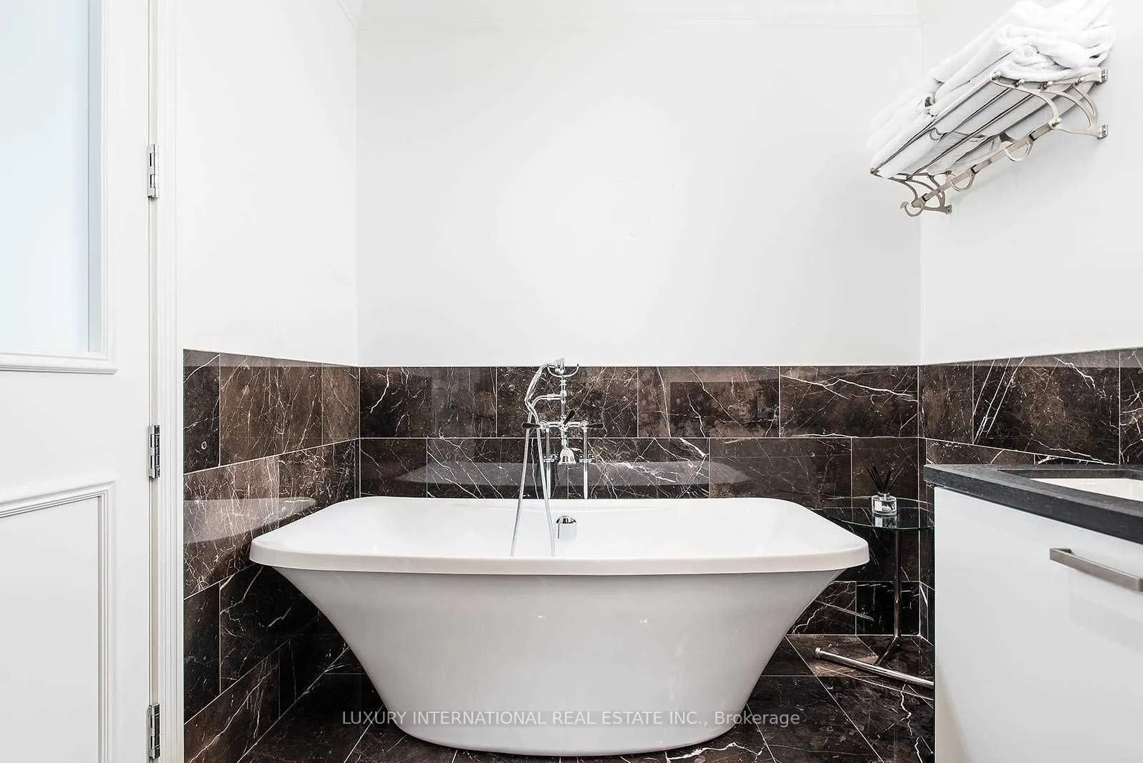 311 Bay Street #4404