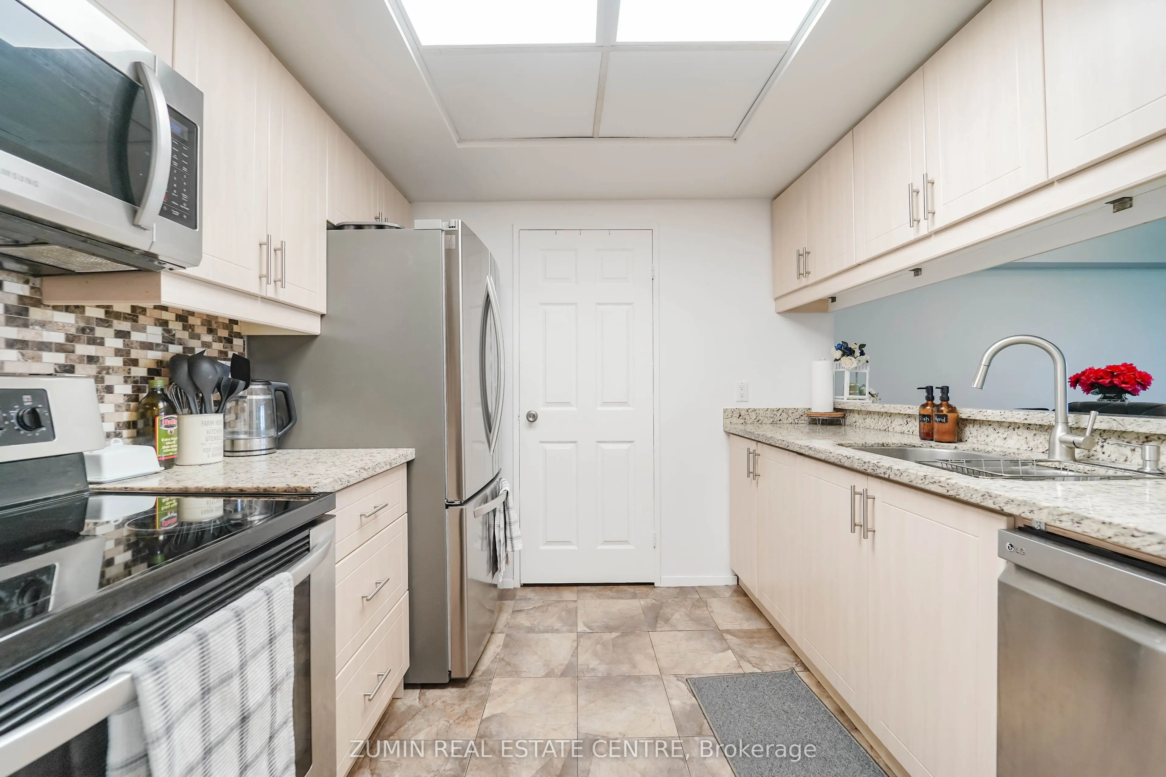 1555 Finch Avenue E #602