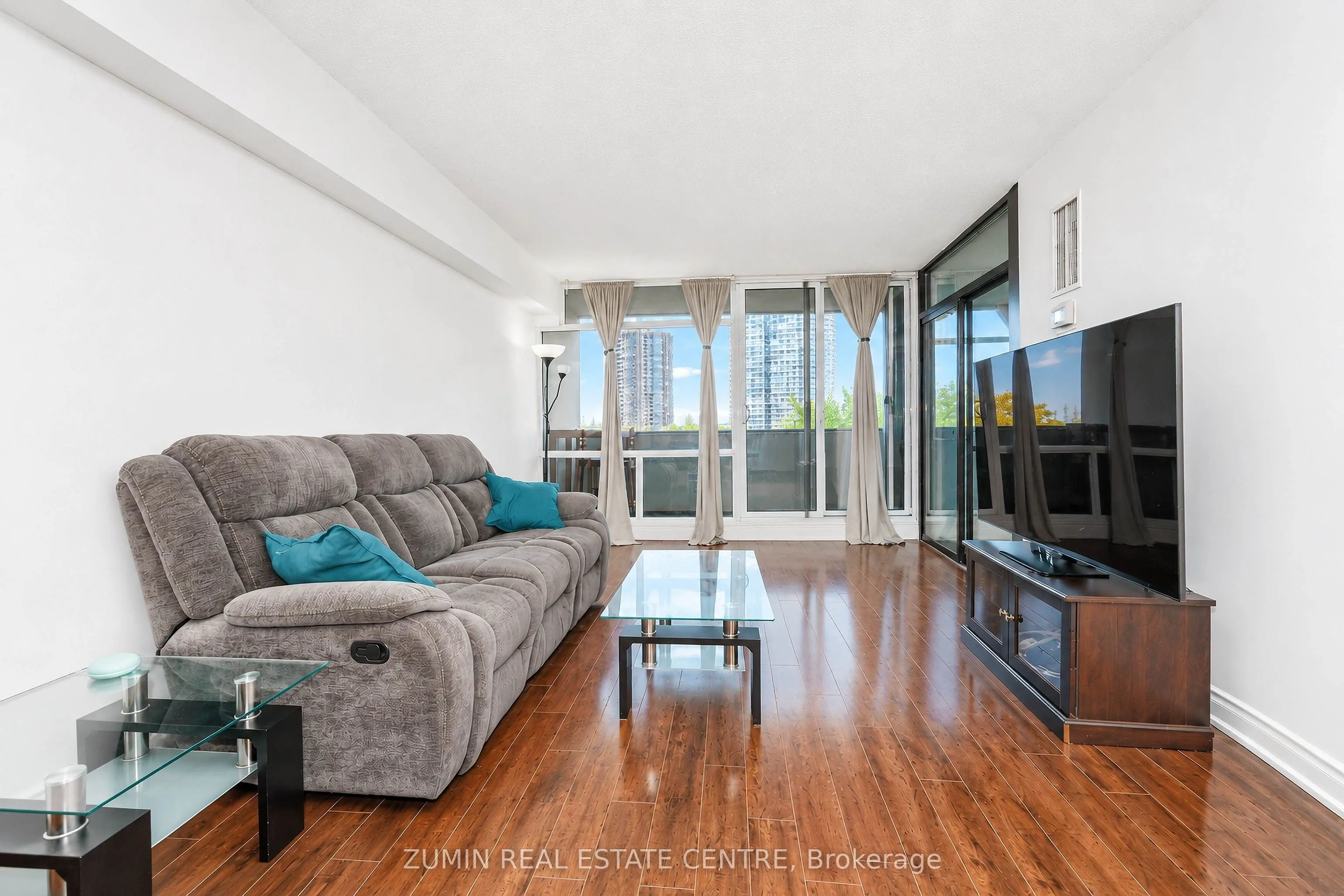 1555 Finch Avenue E #602