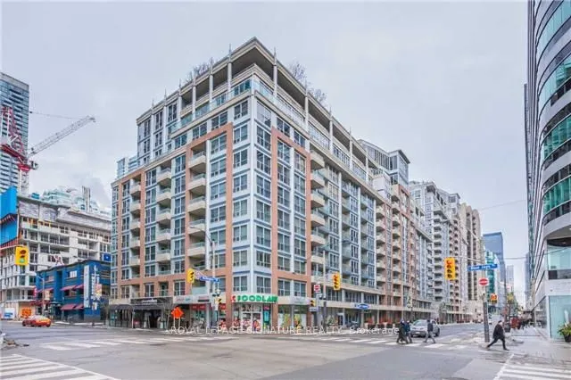 270 Wellington Street W #313