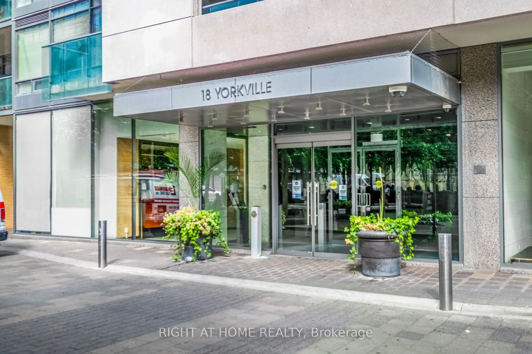 18 Yorkville Avenue #305
