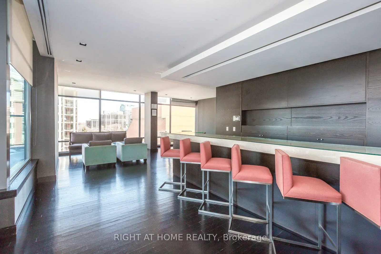 18 Yorkville Avenue #305
