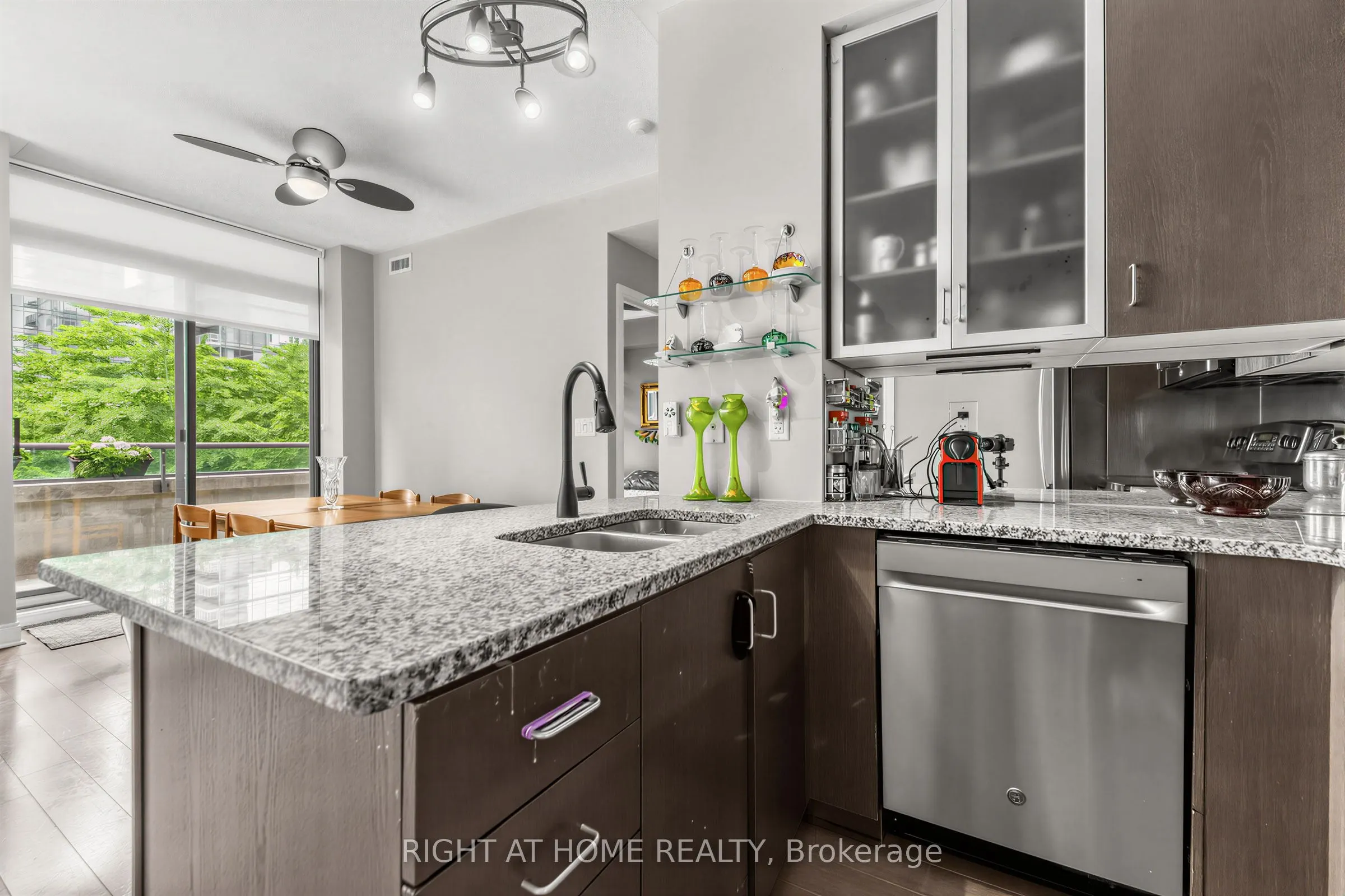 18 Yorkville Avenue #305
