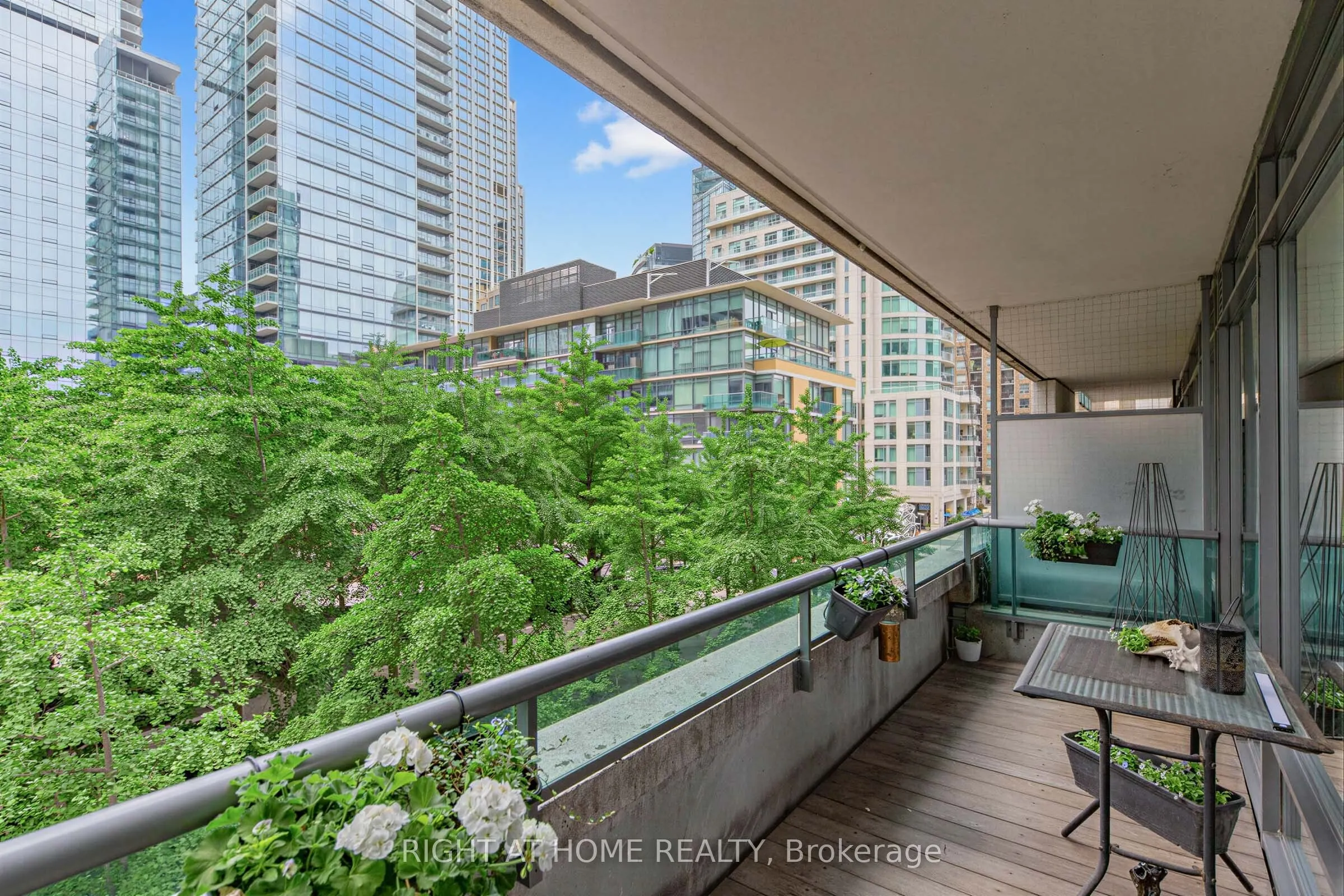 18 Yorkville Avenue #305