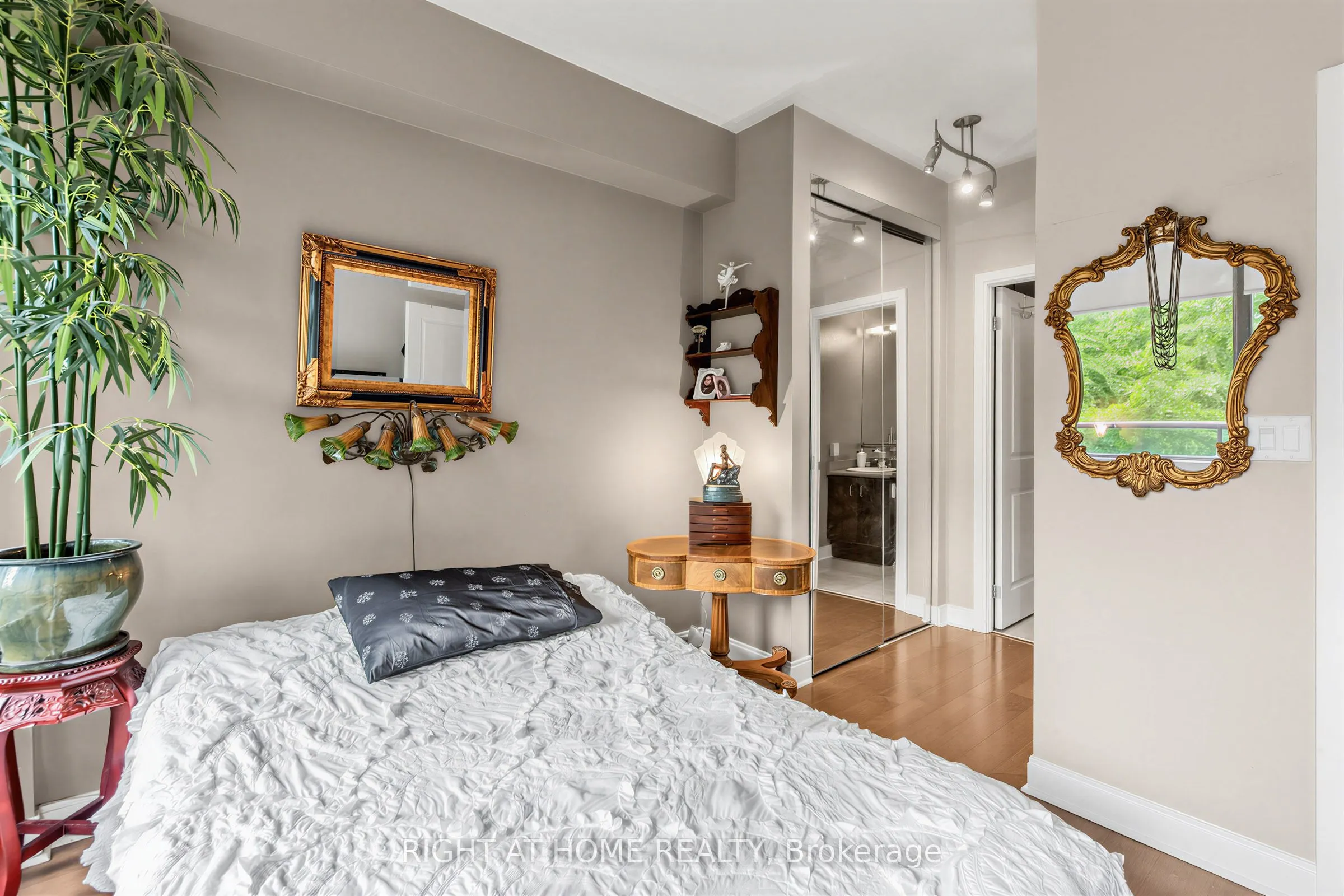 18 Yorkville Avenue #305