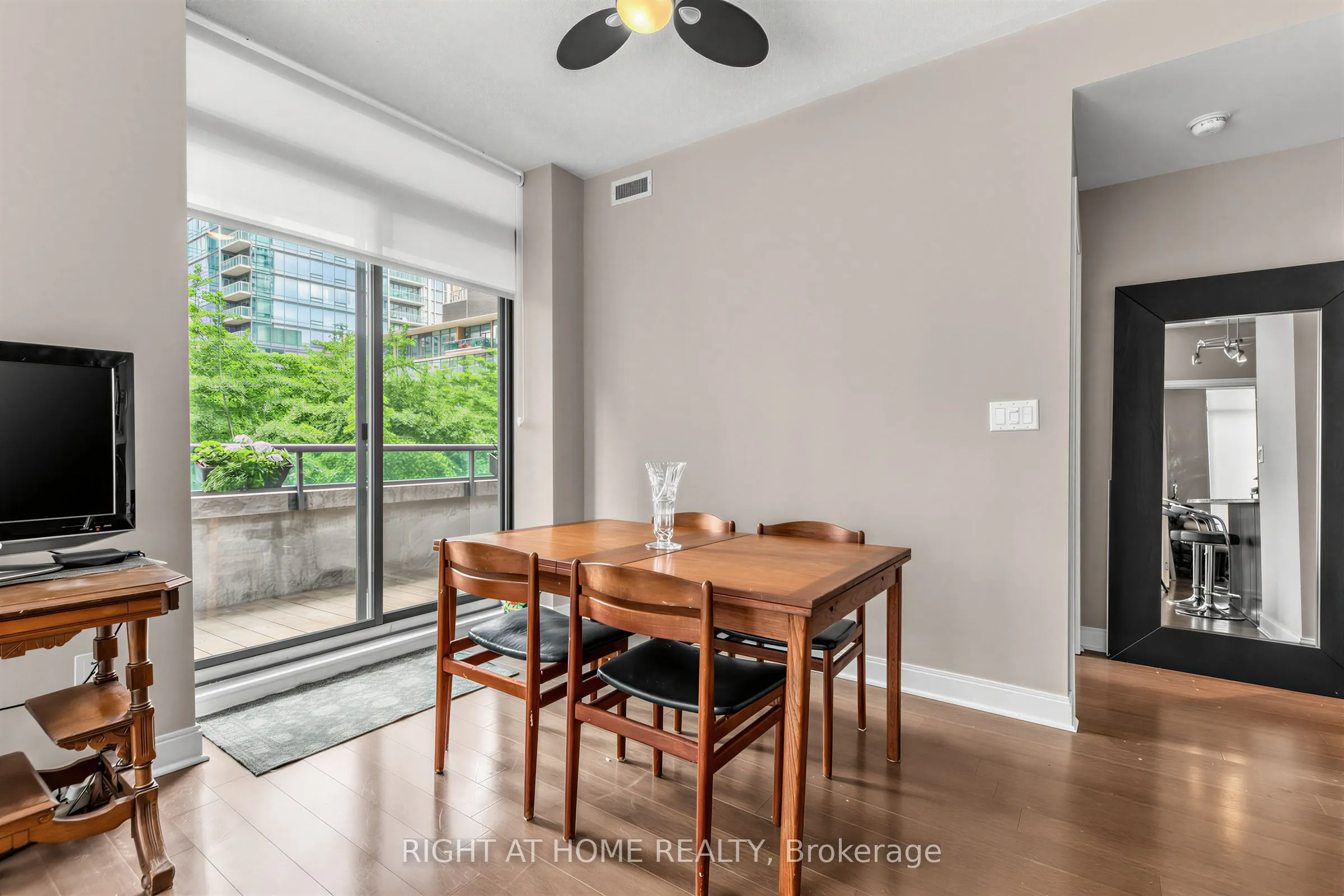 18 Yorkville Avenue #305
